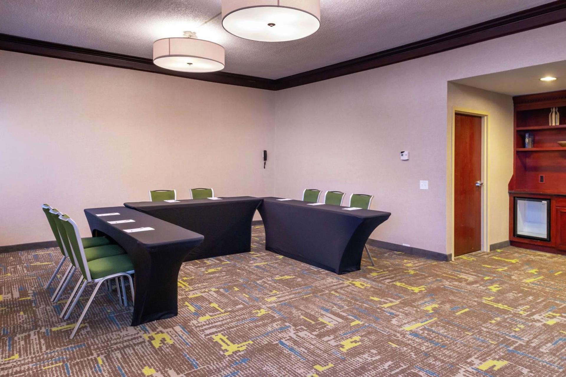 Hampton Inn Greensboro Airport photo 45