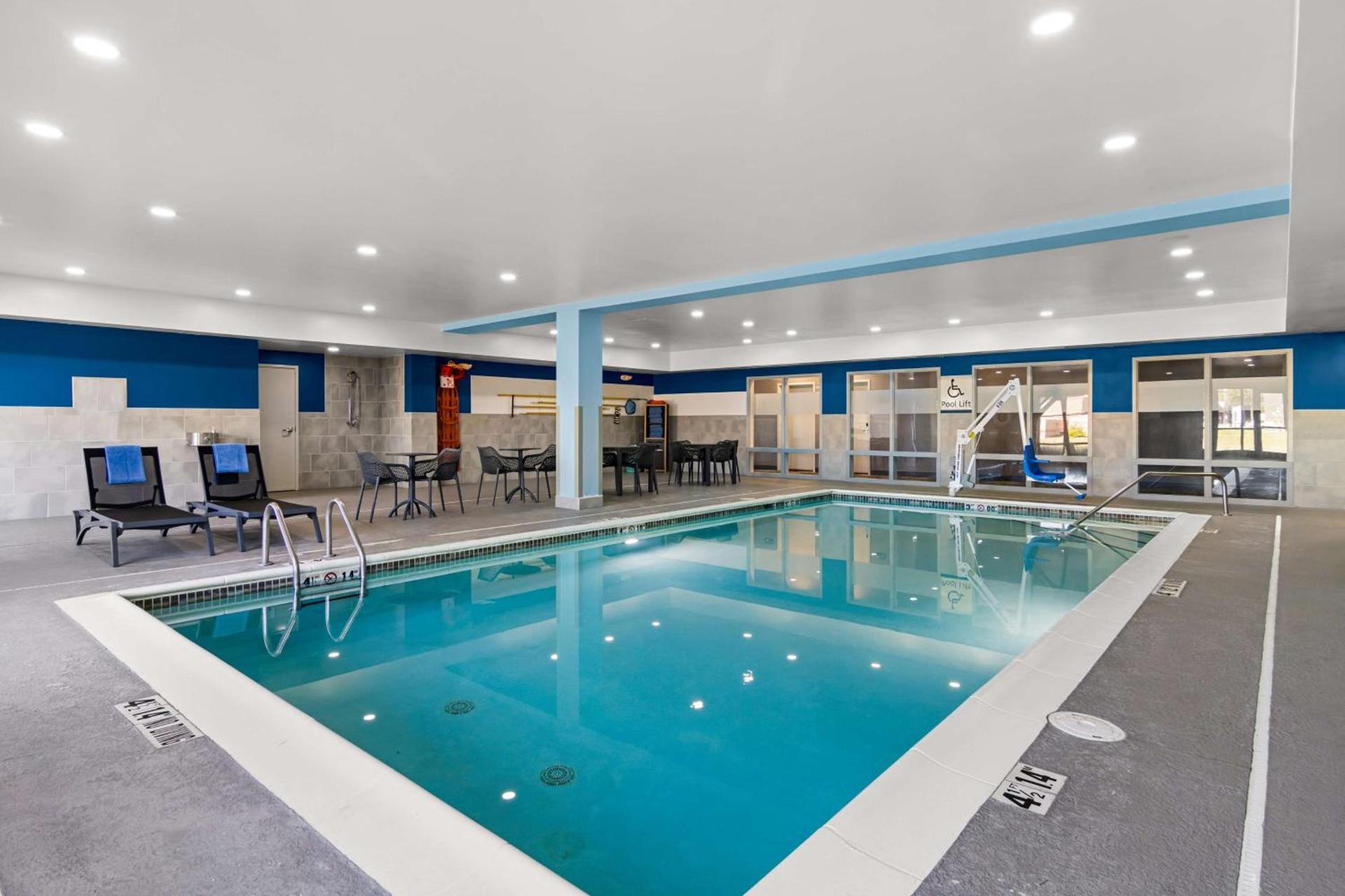 Hampton Inn & Suites Schererville photo 12