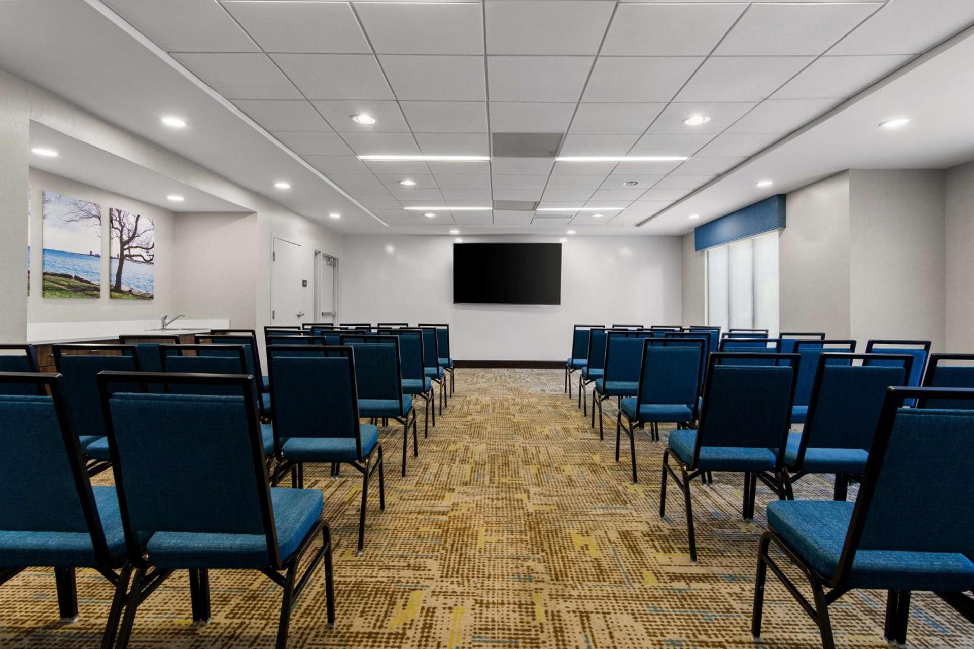 Hampton Inn & Suites Schererville photo 42