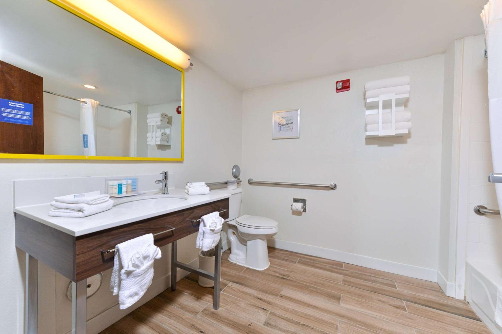 Hampton Inn Henderson photo 11