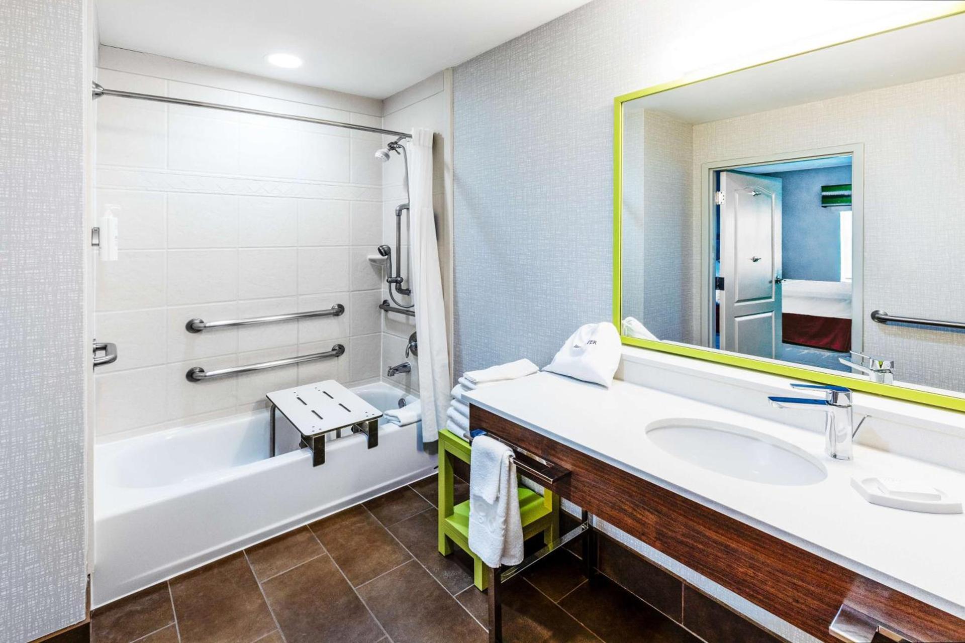 Hampton Inn and Suites Houston Heights I-10 photo 40