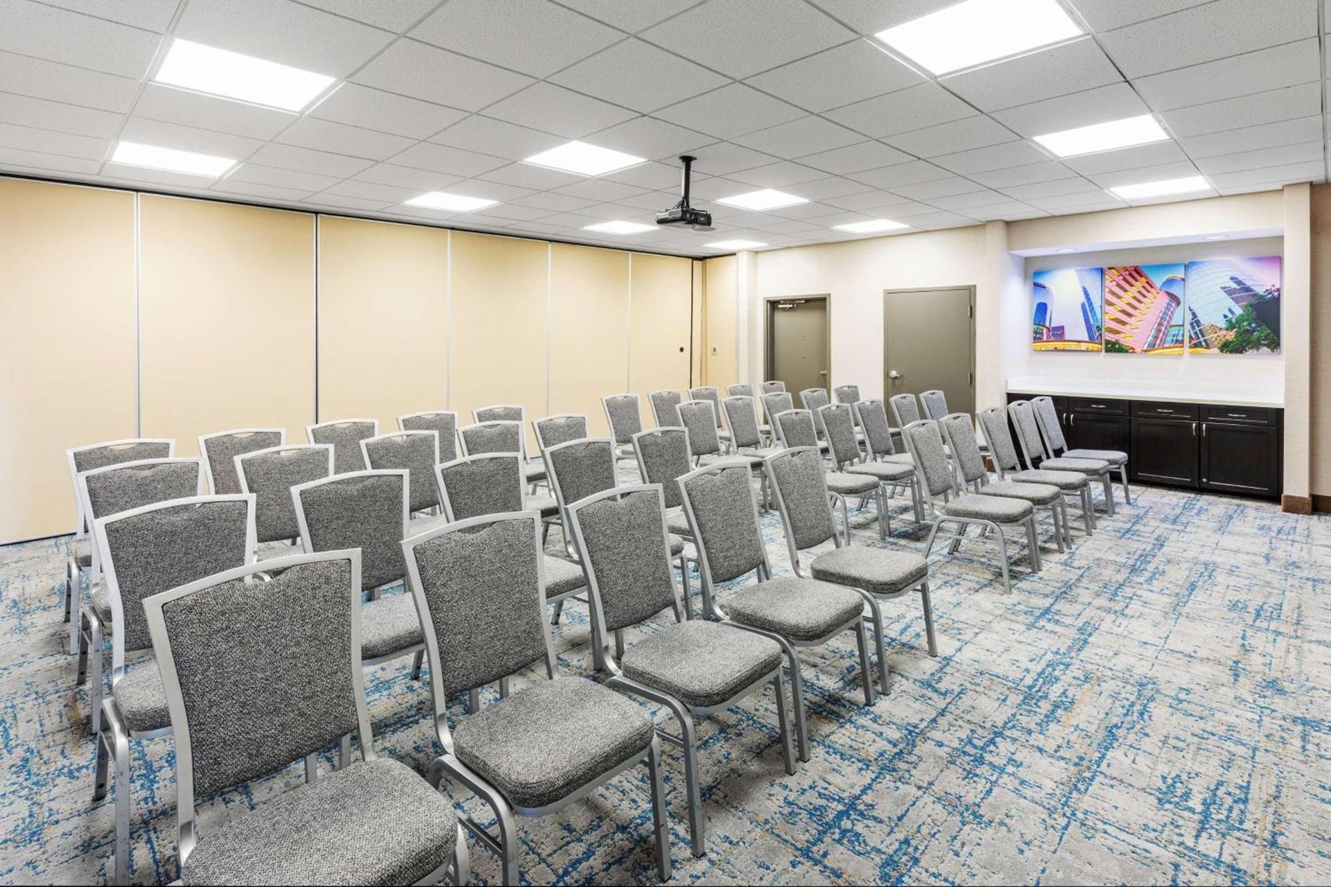 Hampton Inn and Suites Houston Heights I-10 photo 44