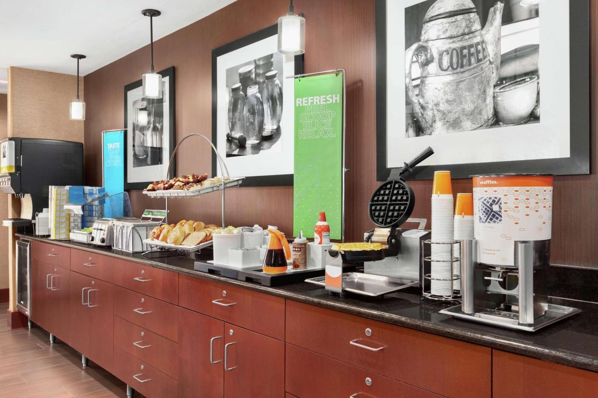 Hampton Inn Houston Stafford photo 14