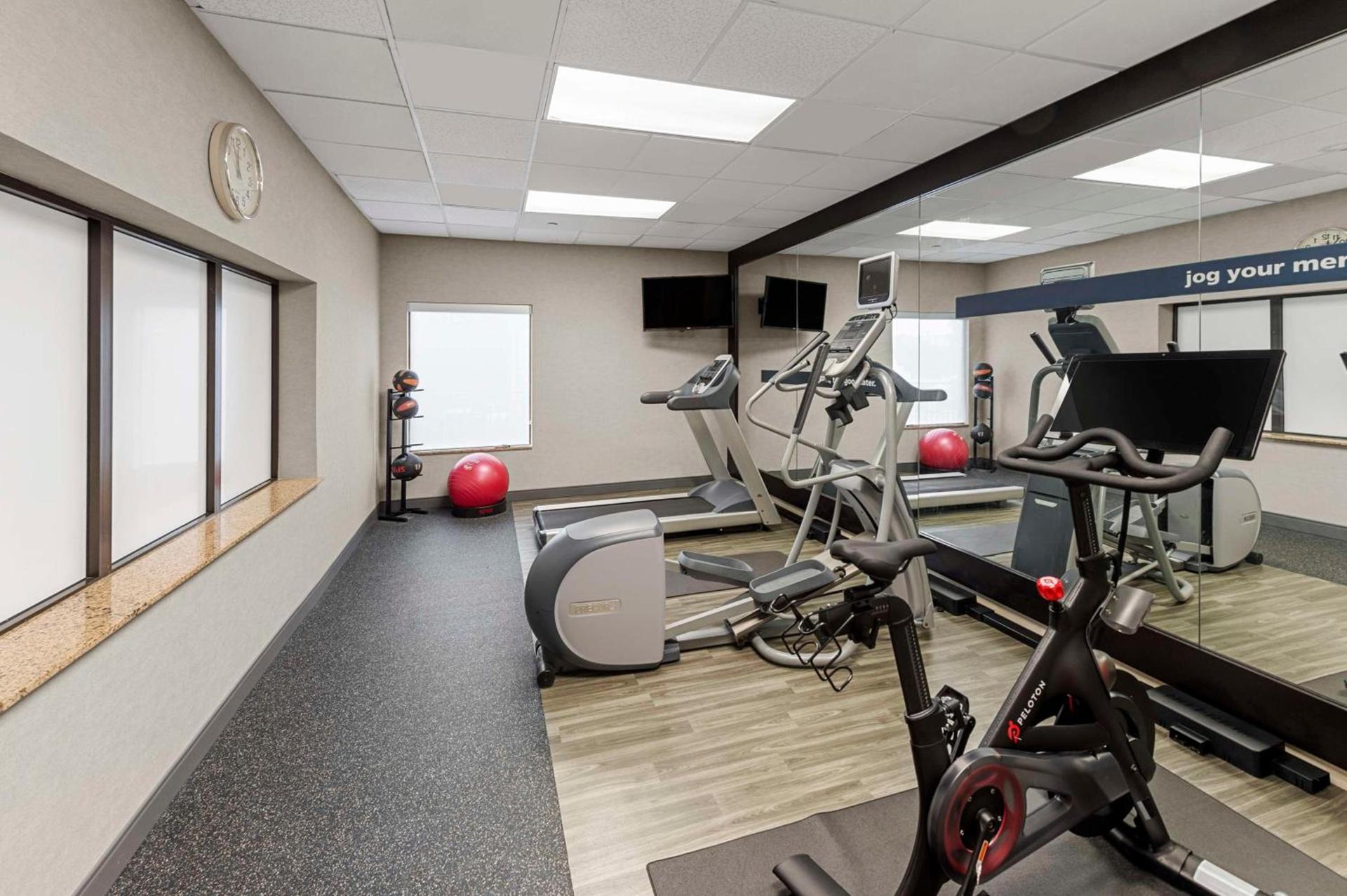 Hampton Inn Nanuet photo 14