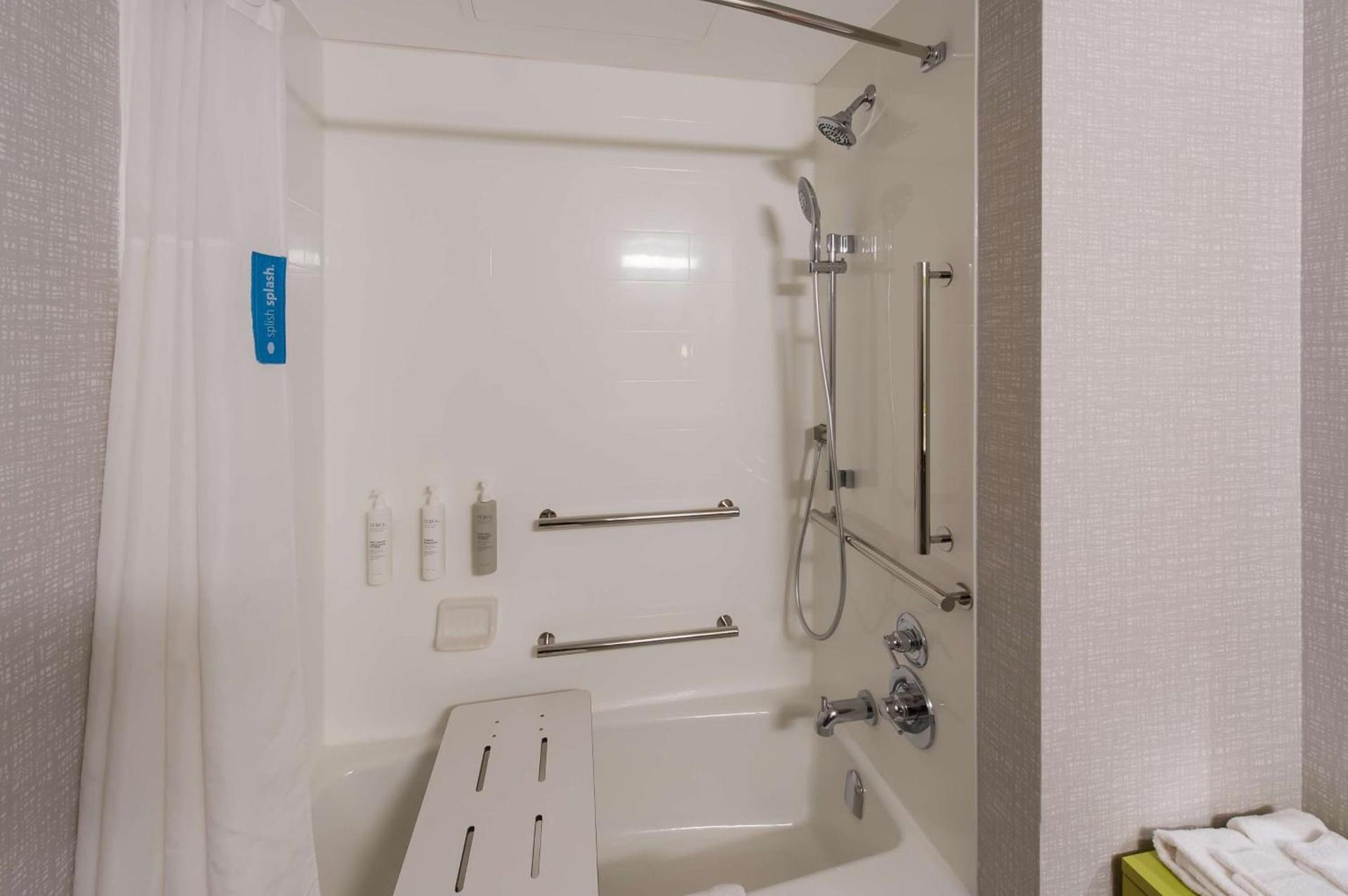 Hampton Inn Nanuet photo 18