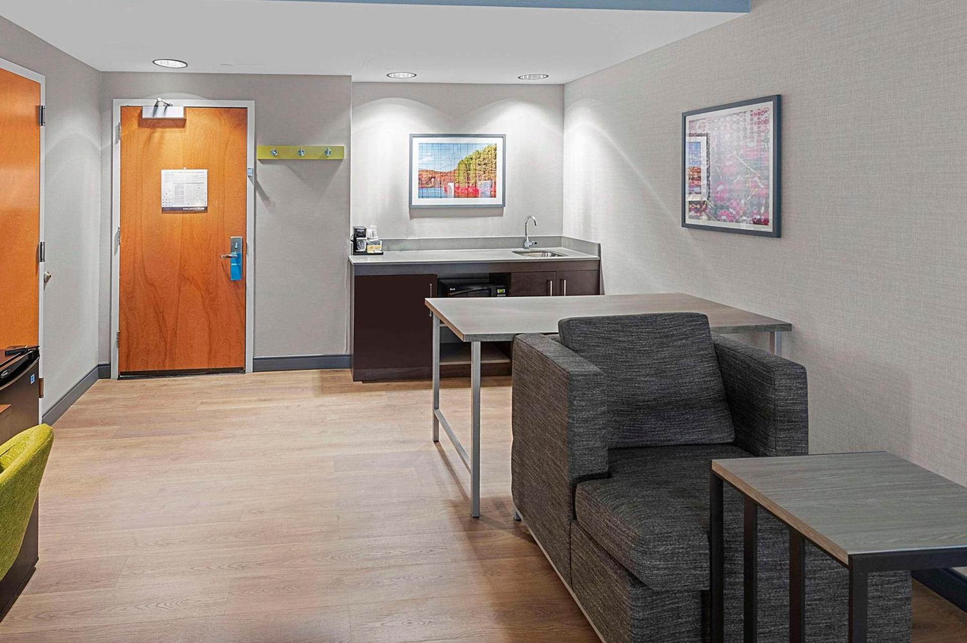 Hampton Inn Nanuet photo 25