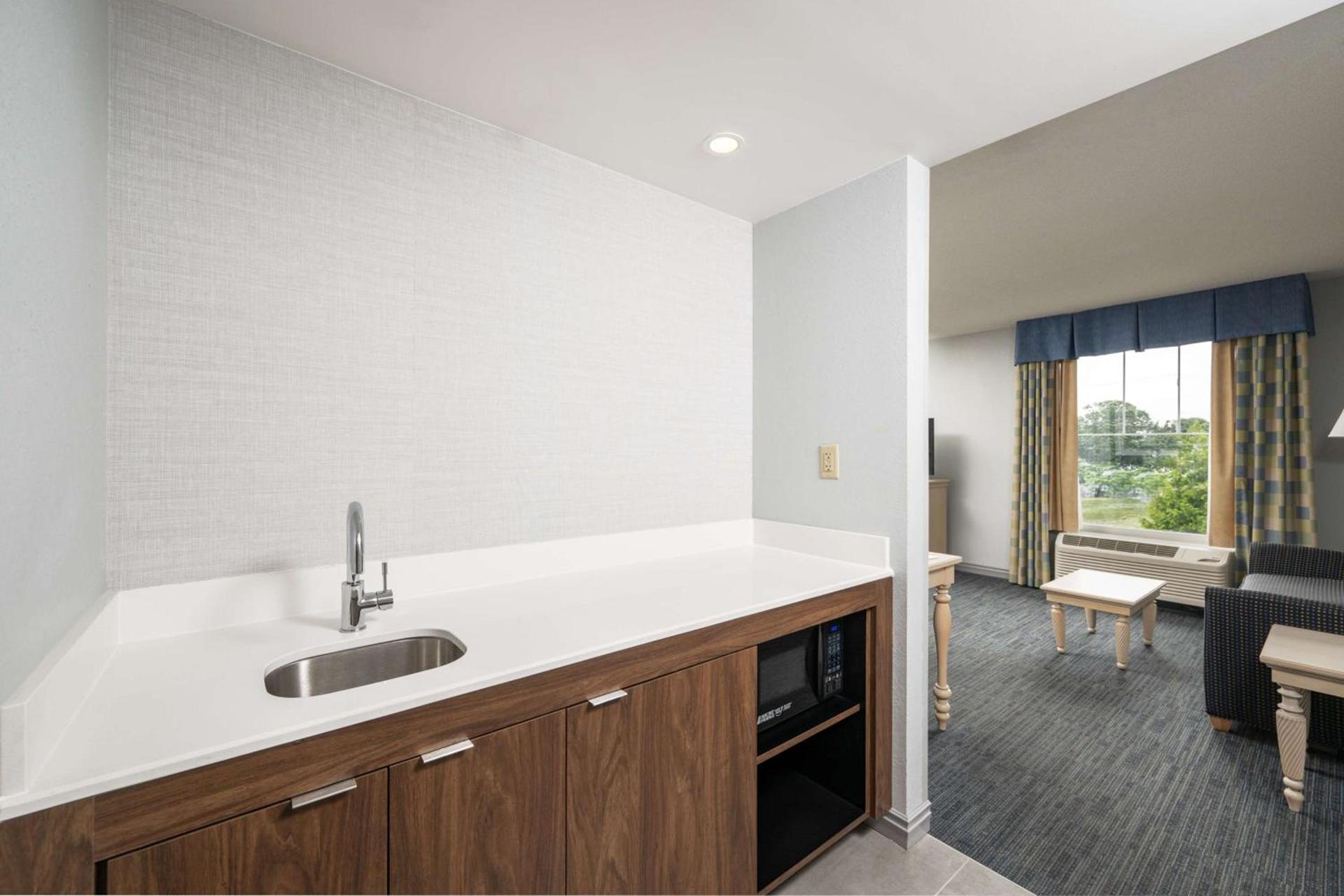 Hampton Inn & Suites - Cape Cod / West Yarmouth photo 38