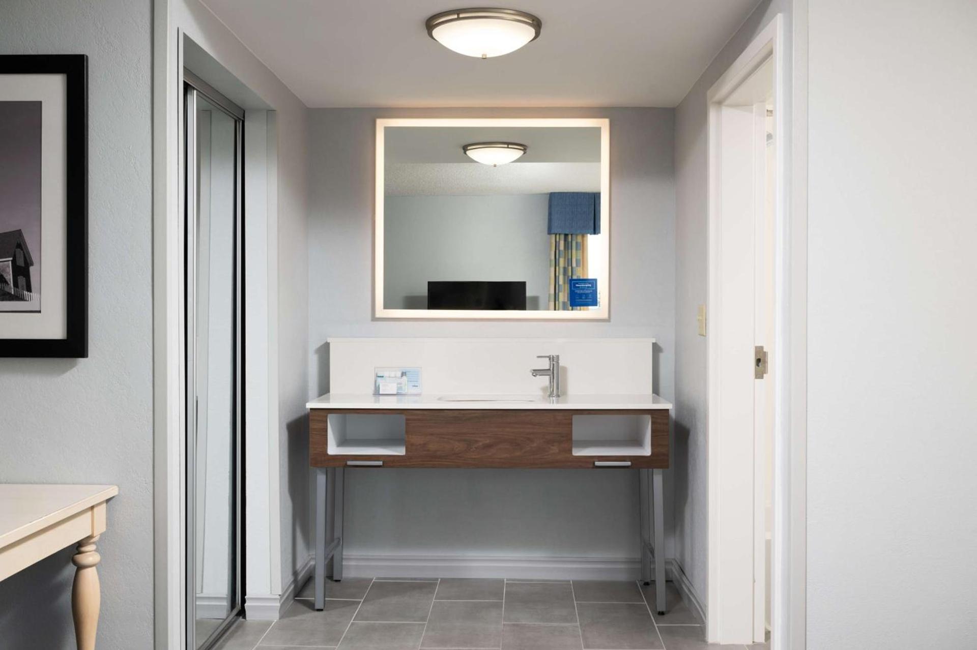 Hampton Inn & Suites - Cape Cod / West Yarmouth photo 37
