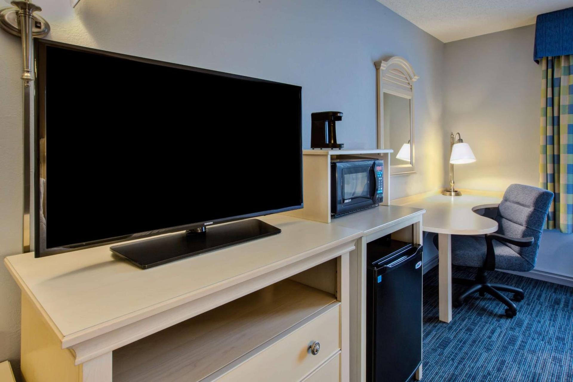 Hampton Inn & Suites - Cape Cod / West Yarmouth photo 20