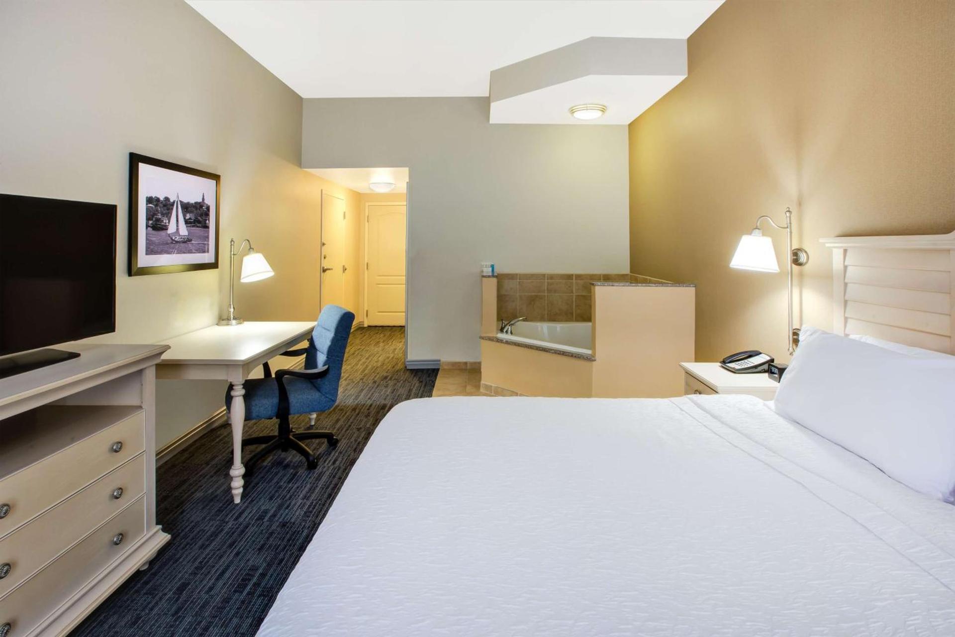 Hampton Inn & Suites - Cape Cod / West Yarmouth photo 9