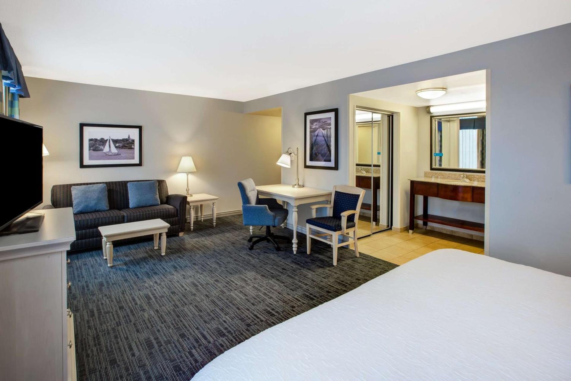 Hampton Inn & Suites - Cape Cod / West Yarmouth photo 36