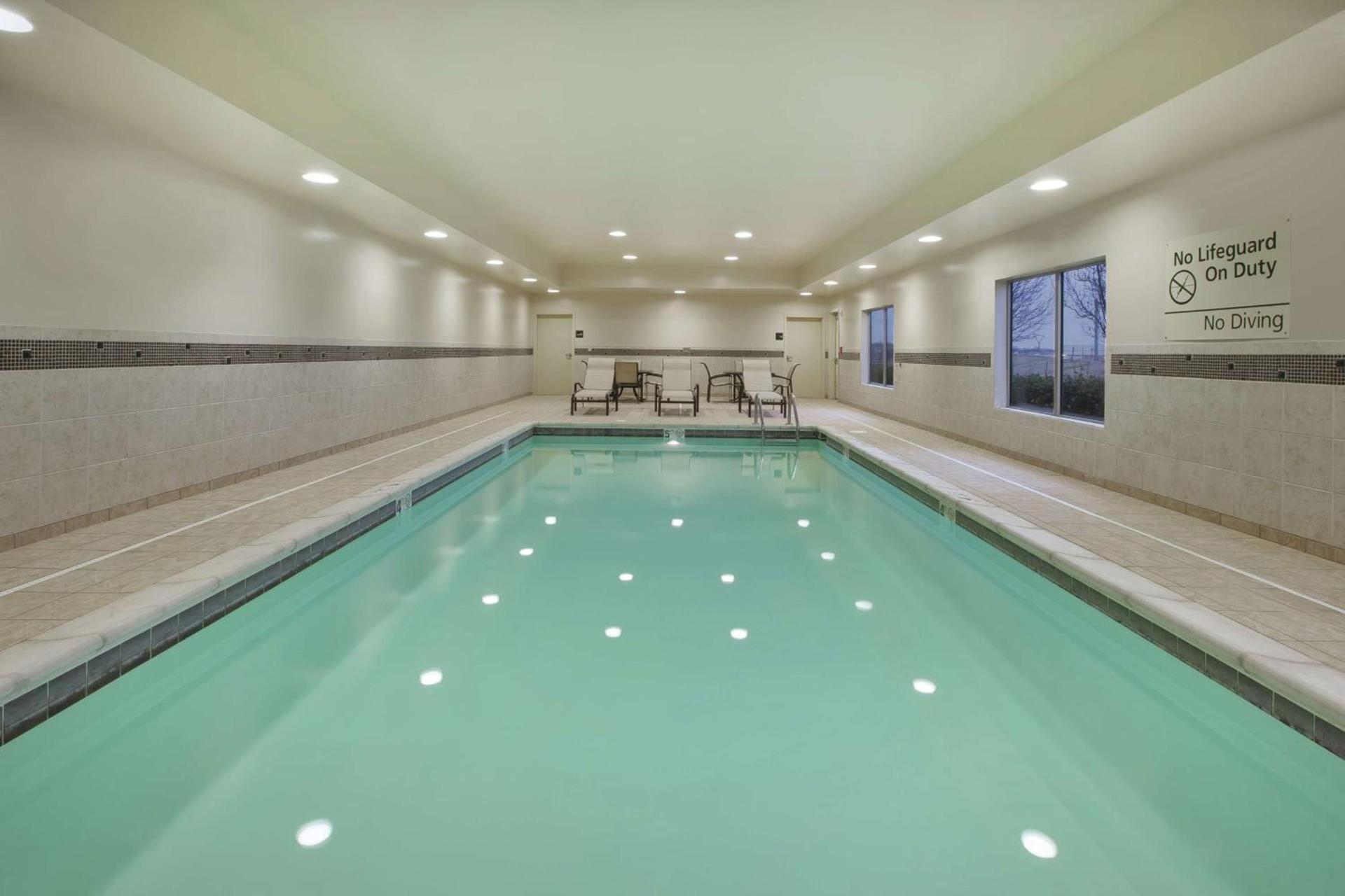 Hampton Inn & Suites Wichita-Northeast photo 5