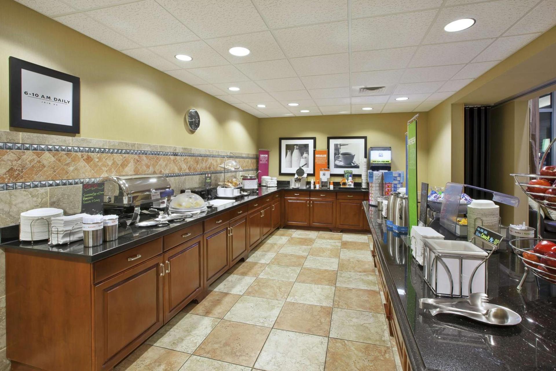 Hampton Inn & Suites Wichita-Northeast photo 7