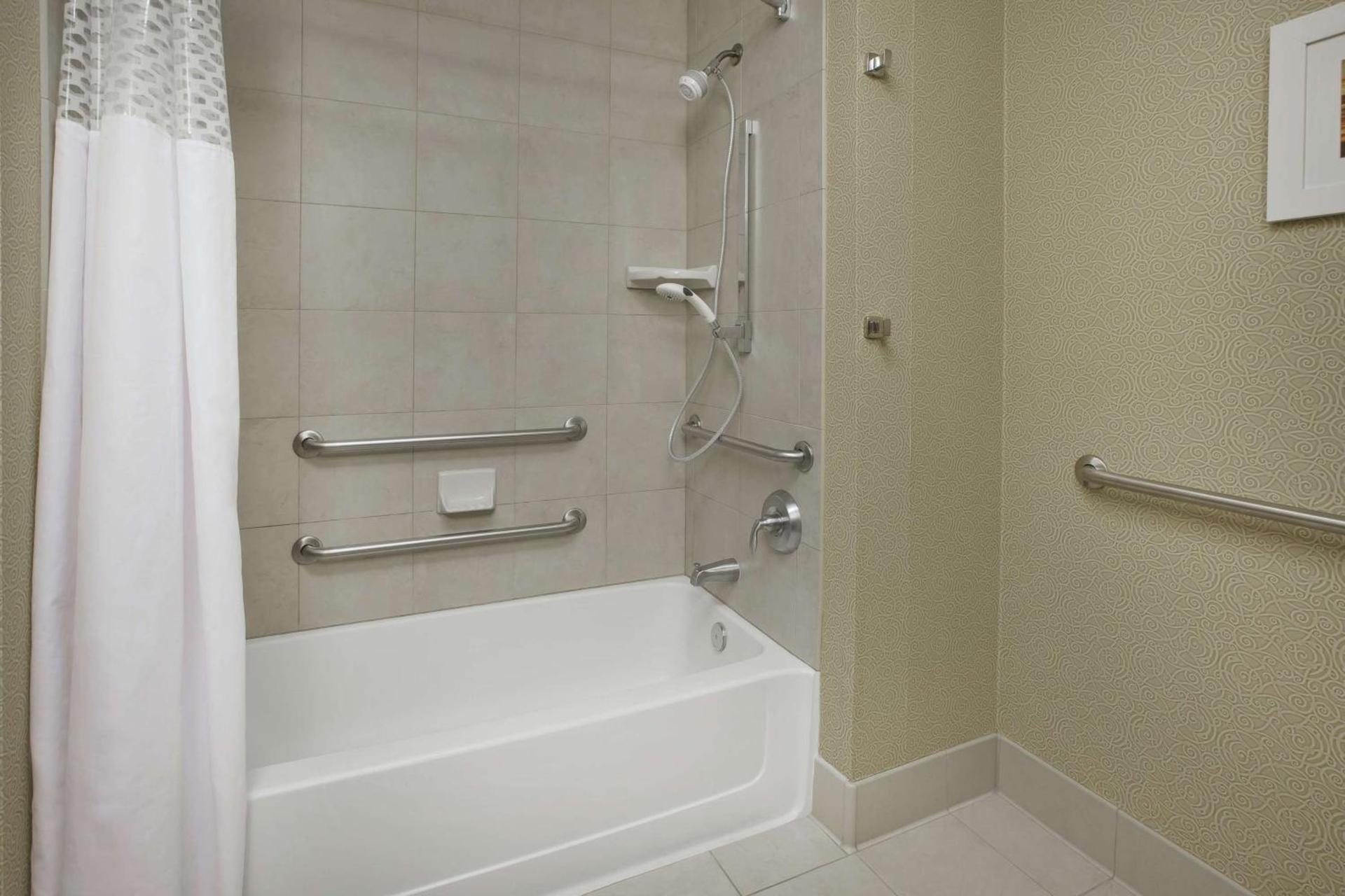Hampton Inn & Suites Wichita-Northeast photo 11