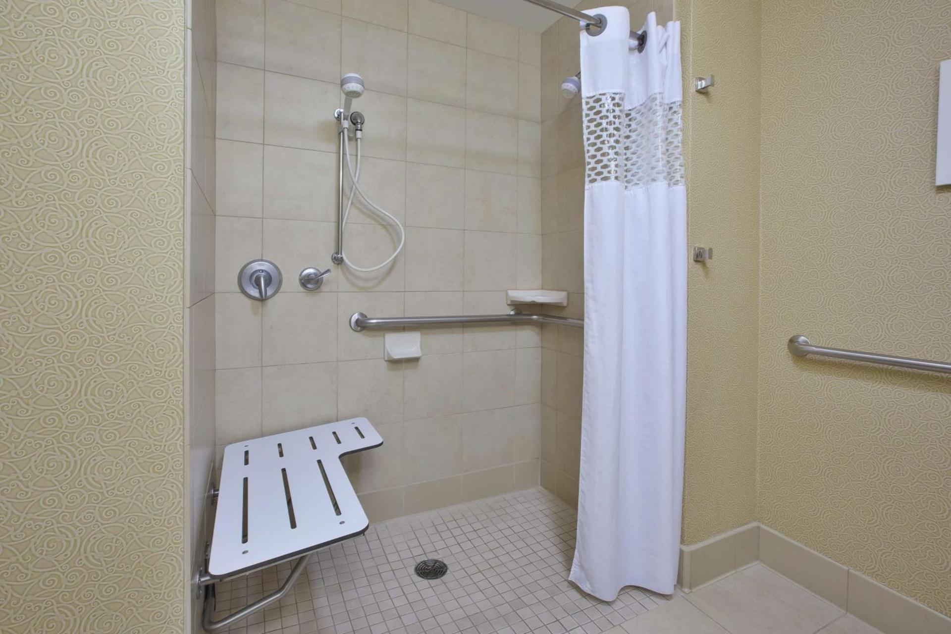 Hampton Inn & Suites Wichita-Northeast photo 13