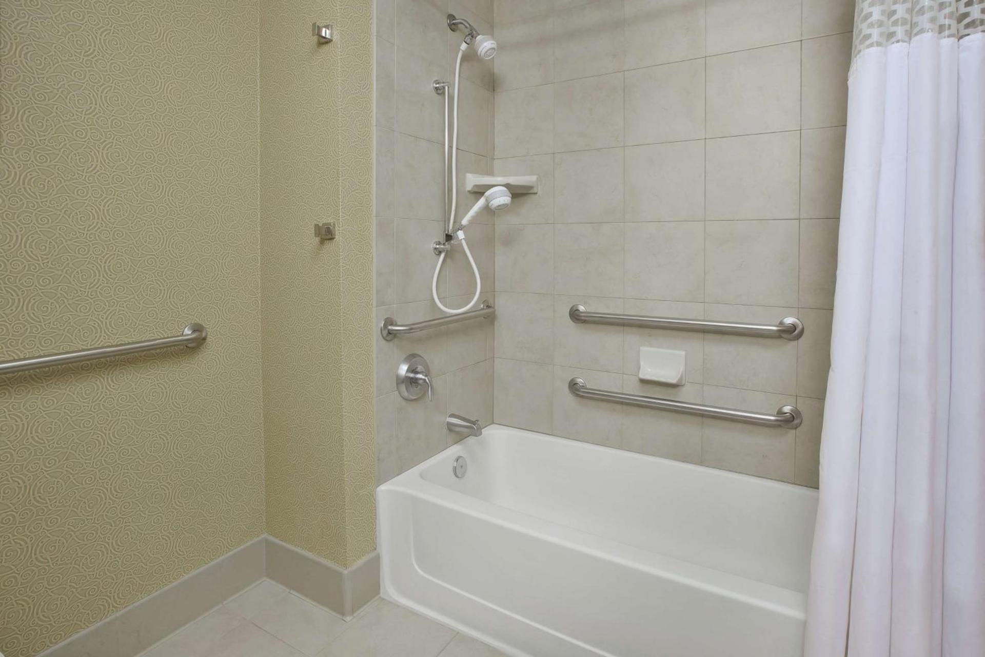 Hampton Inn & Suites Wichita-Northeast photo 15