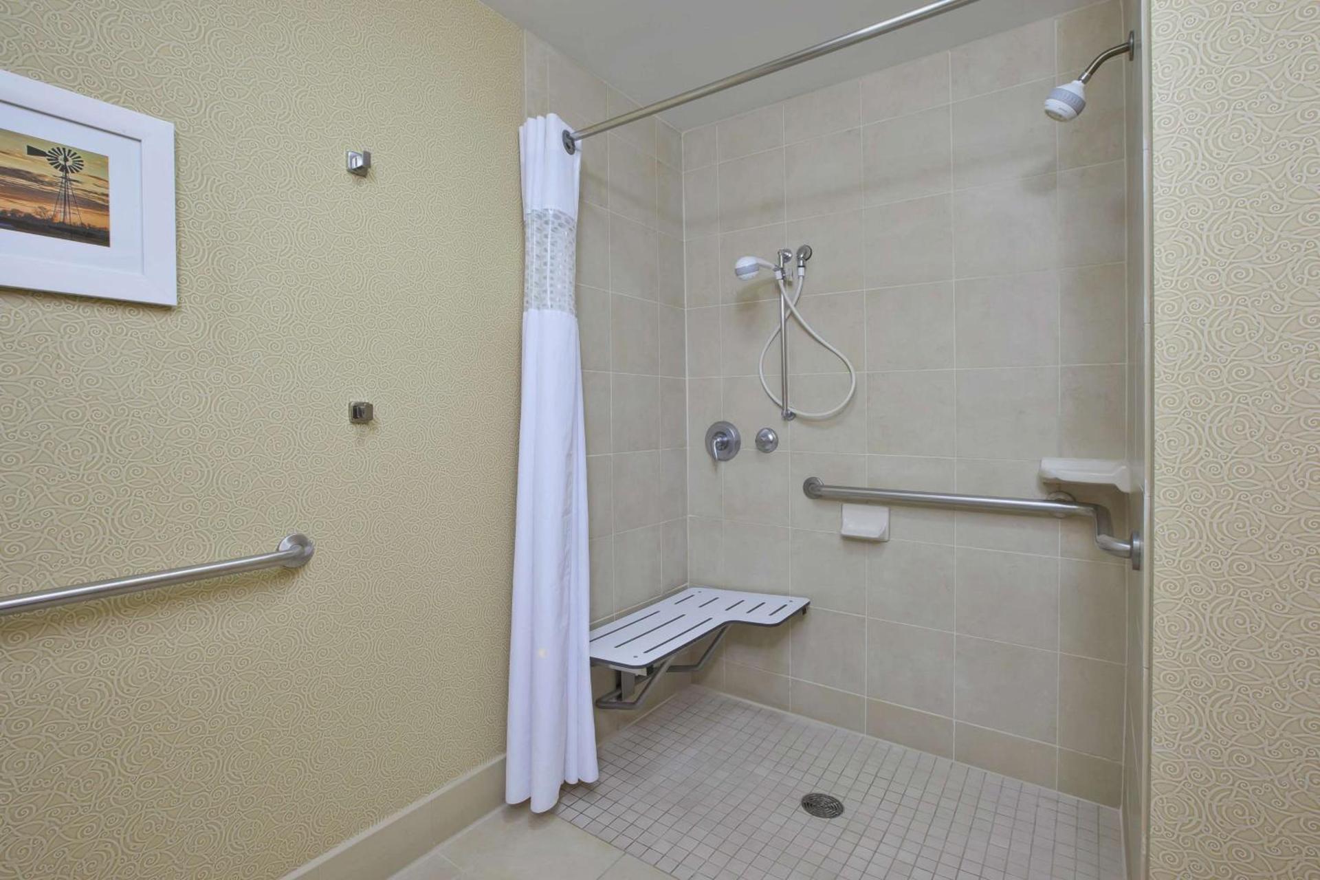 Hampton Inn & Suites Wichita-Northeast photo 17