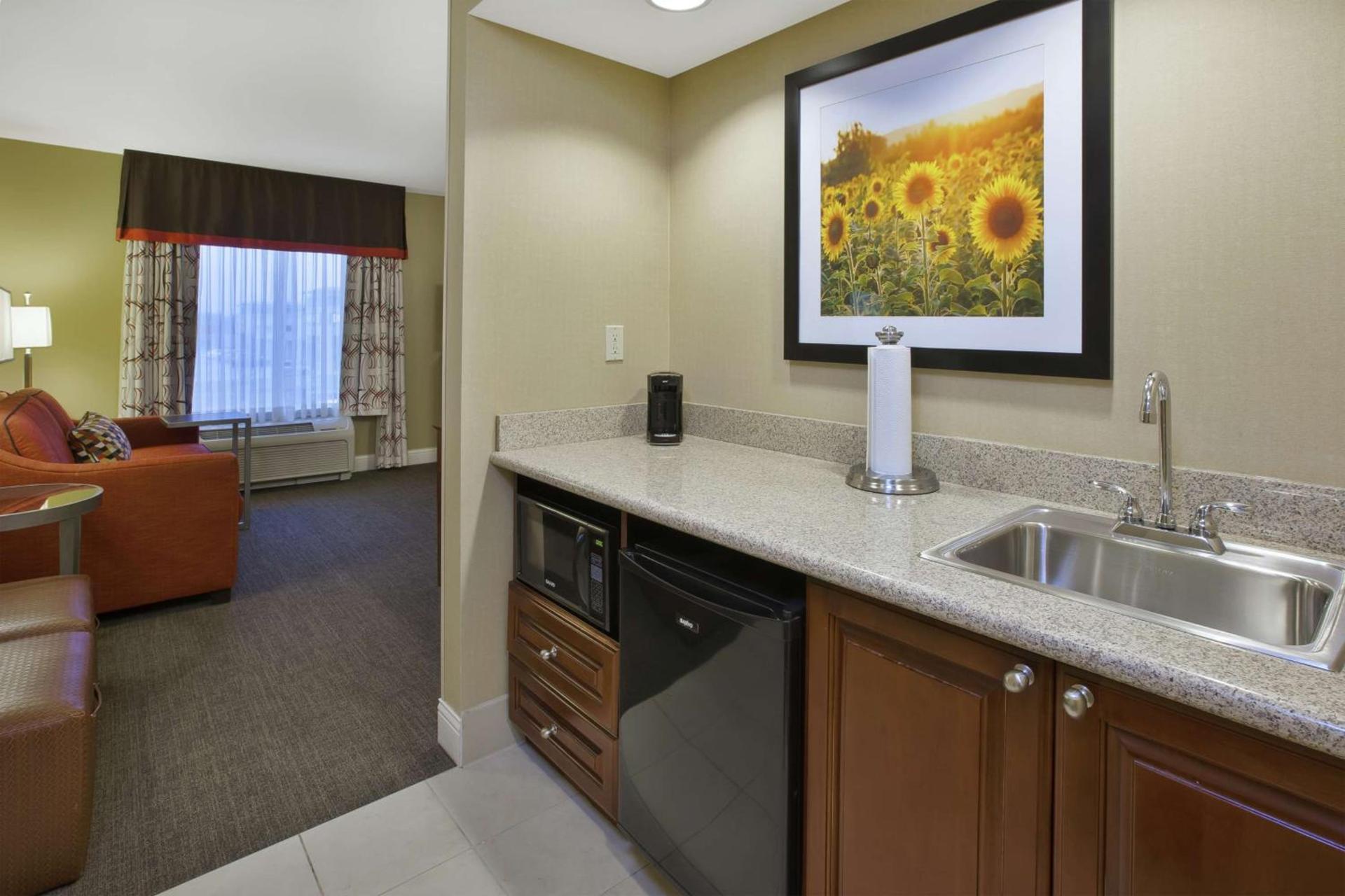 Hampton Inn & Suites Wichita-Northeast photo 21