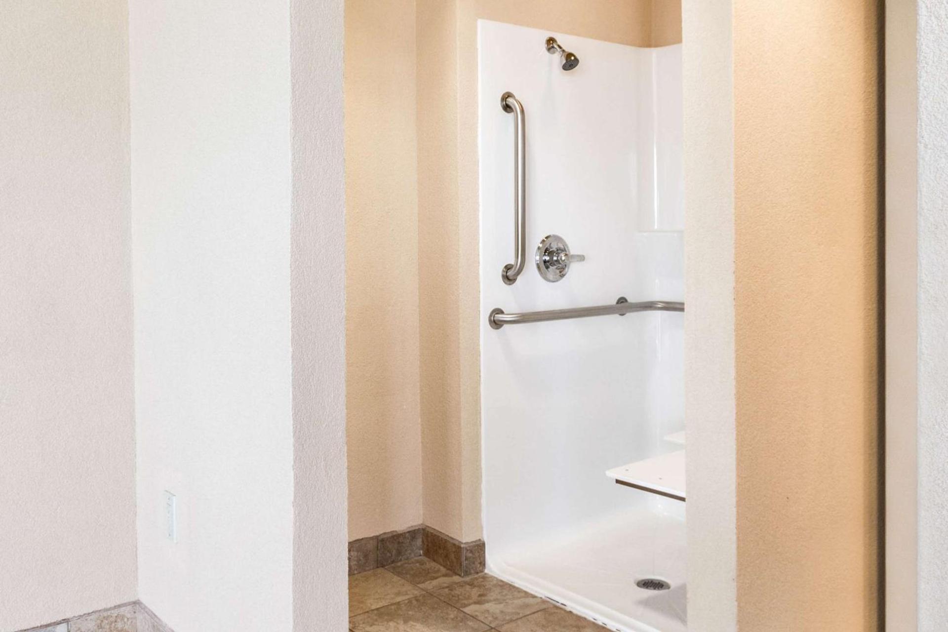 Hampton Inn Derby-Wichita Southeast photo 8