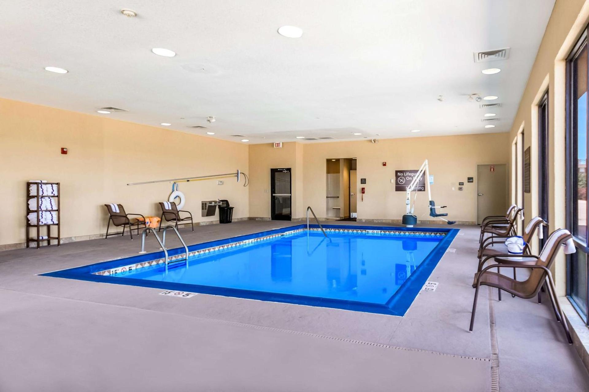 Hampton Inn Derby-Wichita Southeast photo 10