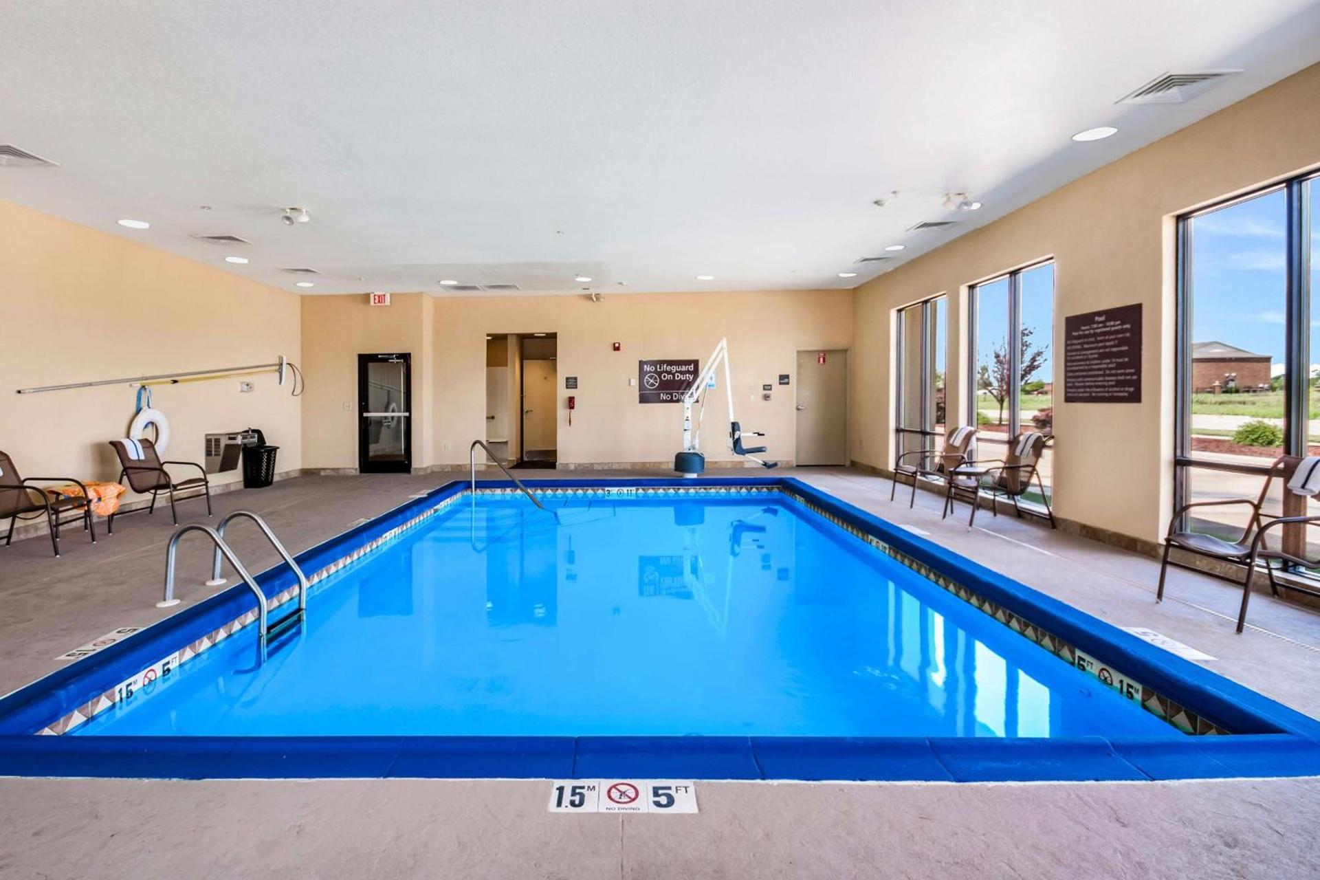 Hampton Inn Derby-Wichita Southeast photo 11