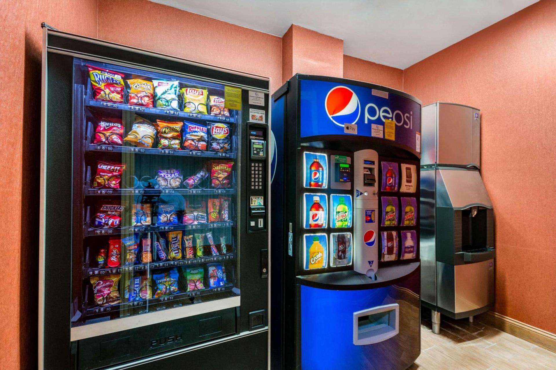 Hampton Inn Derby-Wichita Southeast photo 13