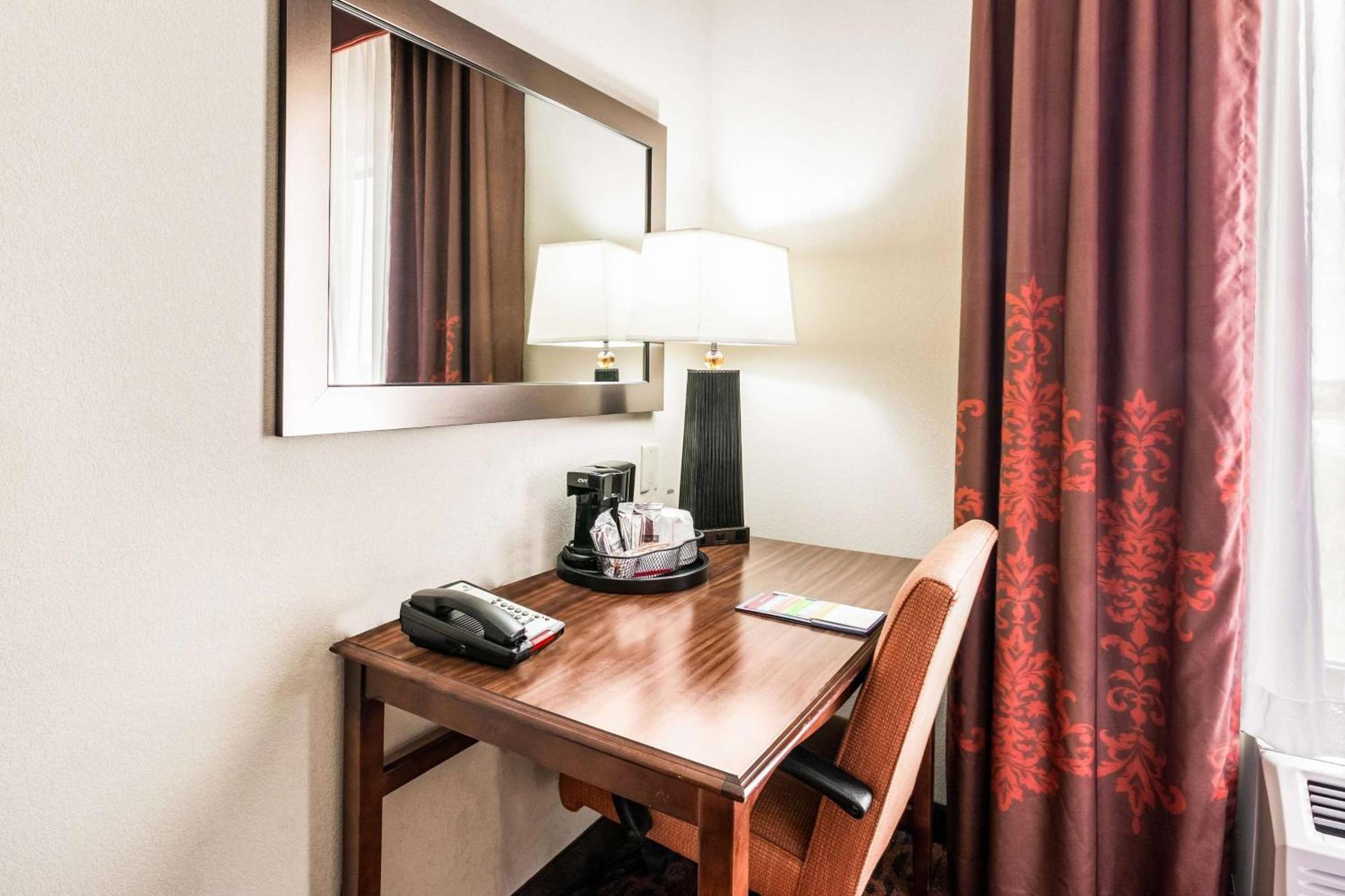 Hampton Inn Derby-Wichita Southeast photo 24