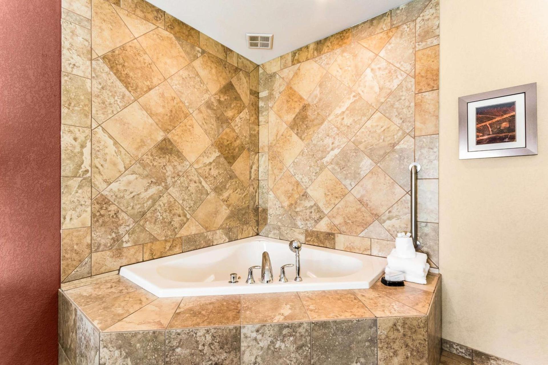 Hampton Inn Derby-Wichita Southeast photo 30