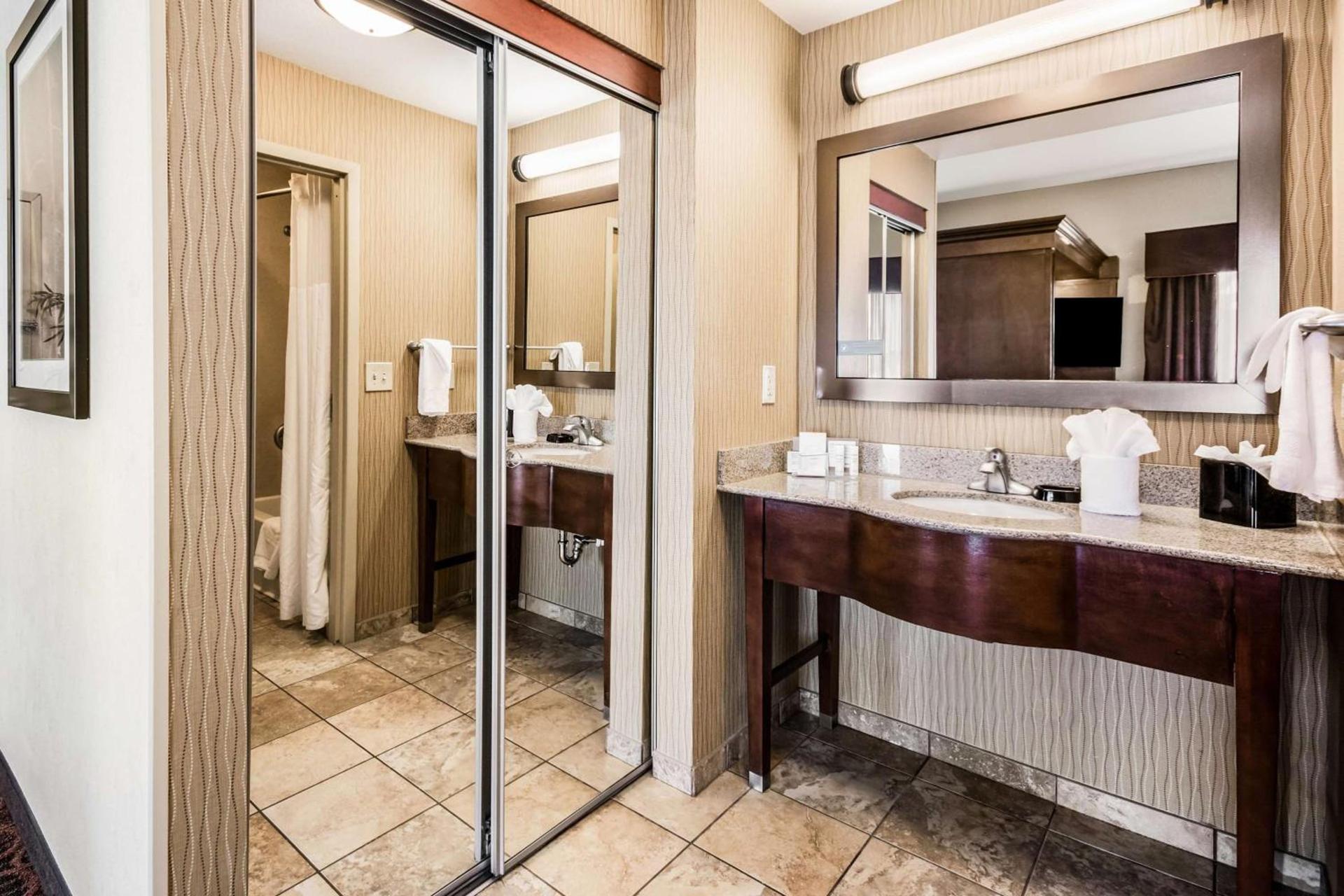 Hampton Inn Derby-Wichita Southeast photo 31