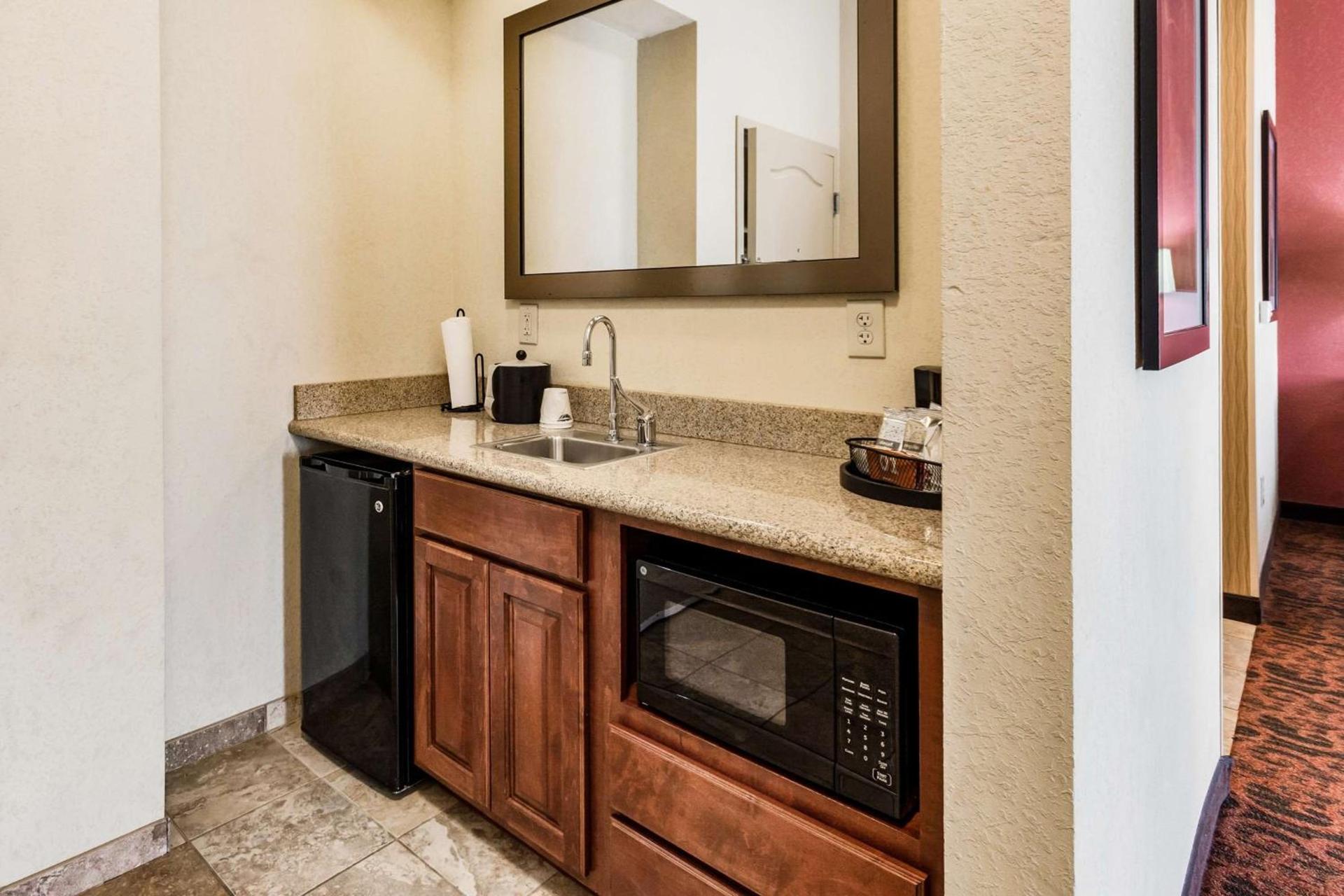 Hampton Inn Derby-Wichita Southeast photo 40