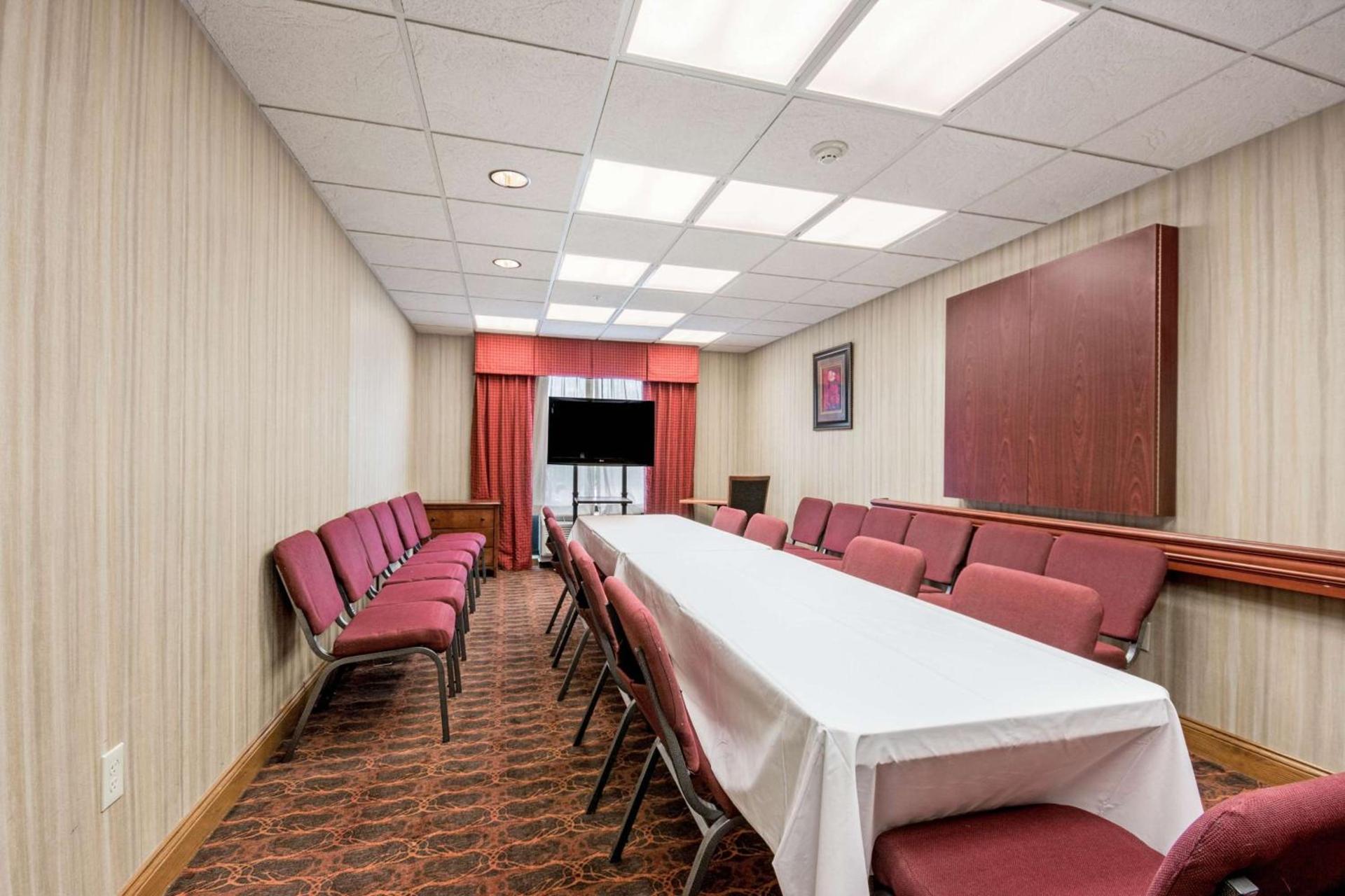 Hampton Inn Derby-Wichita Southeast photo 43