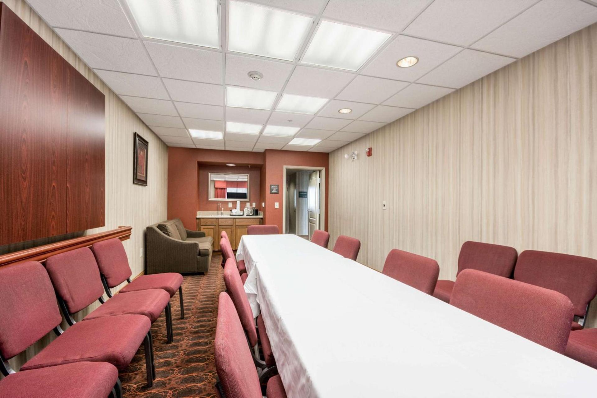 Hampton Inn Derby-Wichita Southeast photo 42
