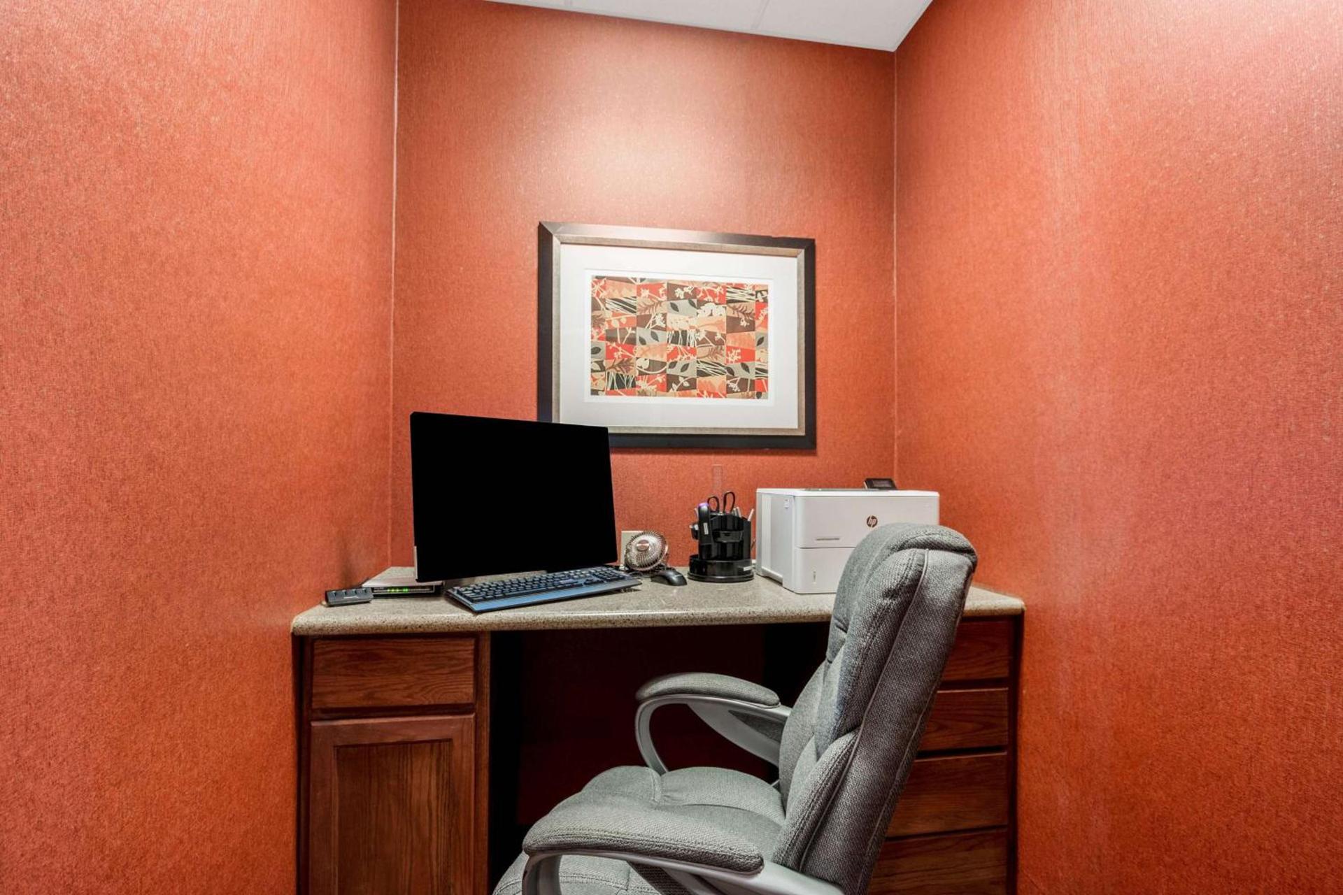 Hampton Inn Derby-Wichita Southeast photo 50