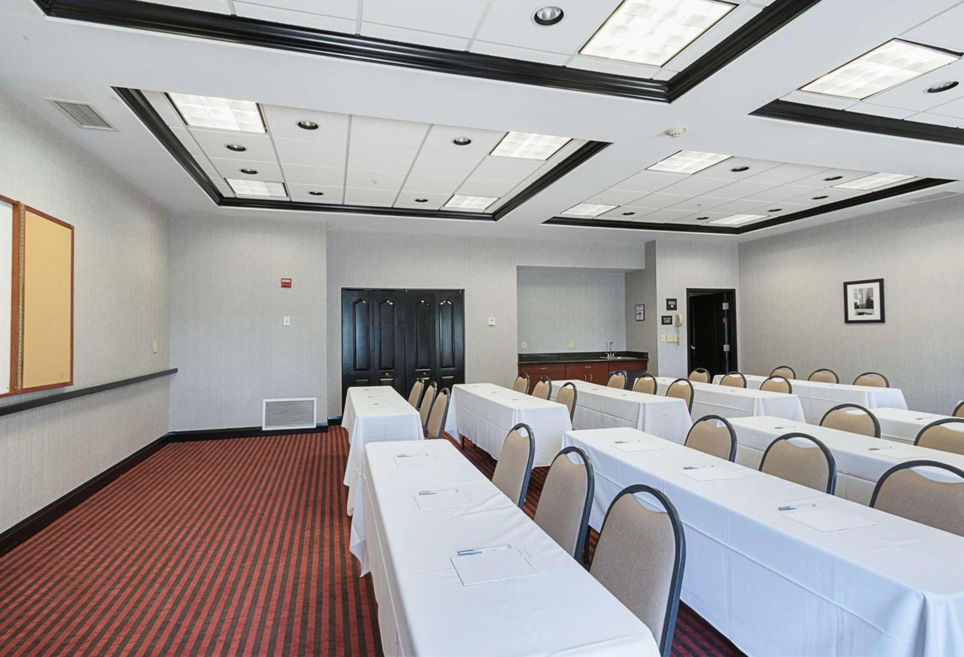 Hampton Inn and Suites Indianapolis/Brownsburg photo 32
