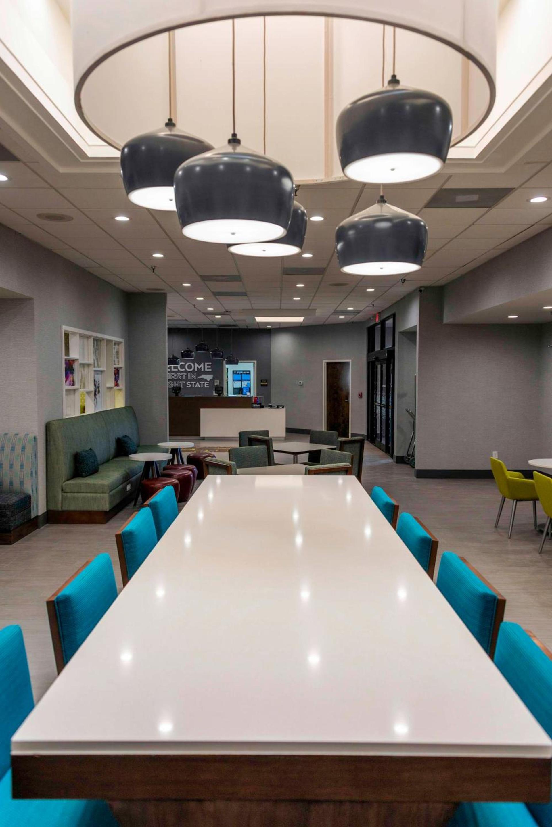 Hampton Inn Kinston photo 10