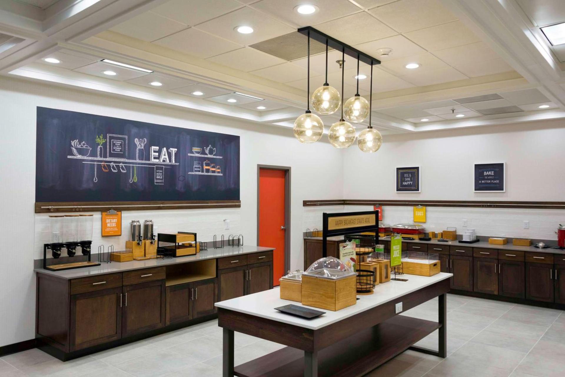 Hampton Inn Kinston photo 11