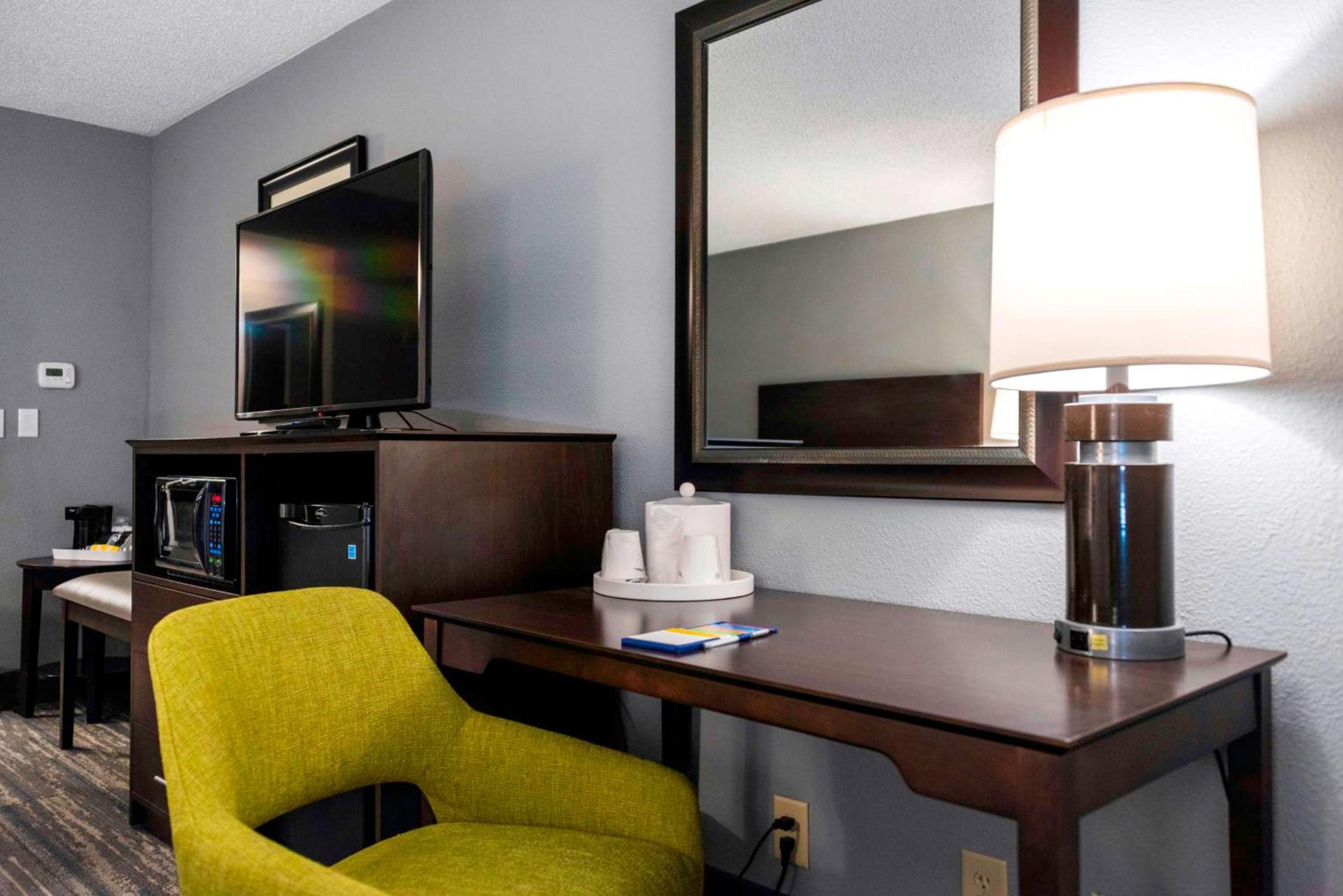 Hampton Inn Kinston photo 17