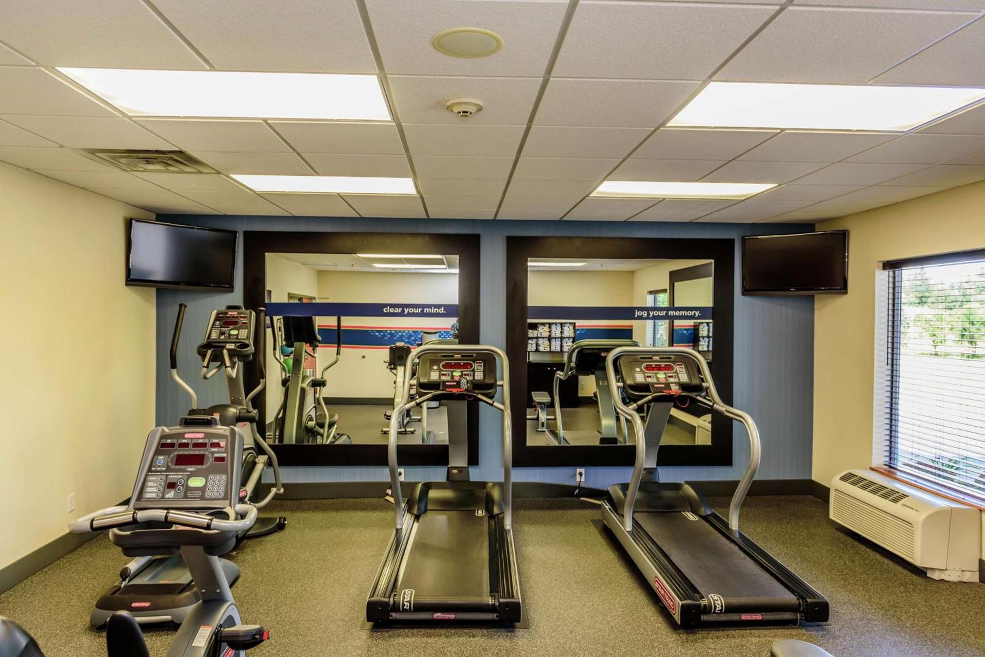 Hampton Inn and Suites Jamestown photo 10