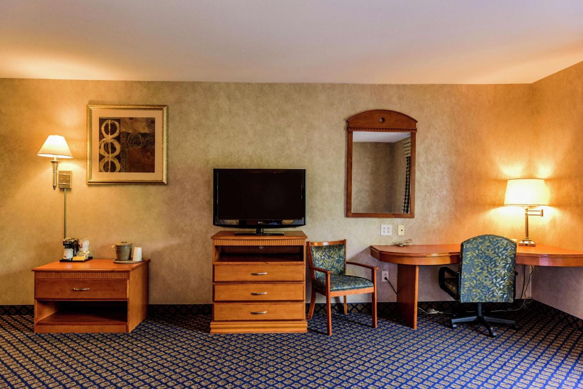 Hampton Inn and Suites Jamestown photo 12