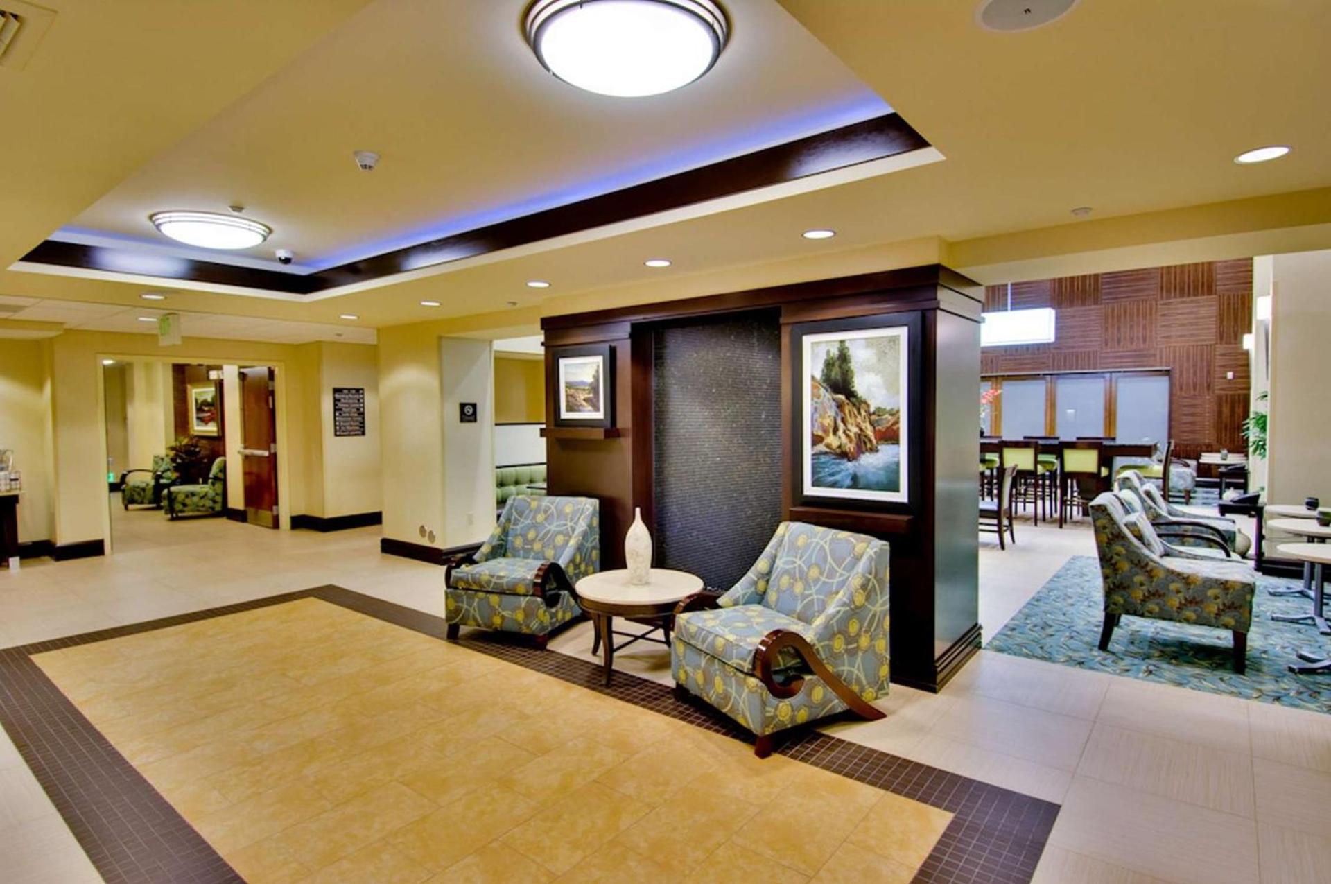 Hampton Inn & Suites Moreno Valley photo 12