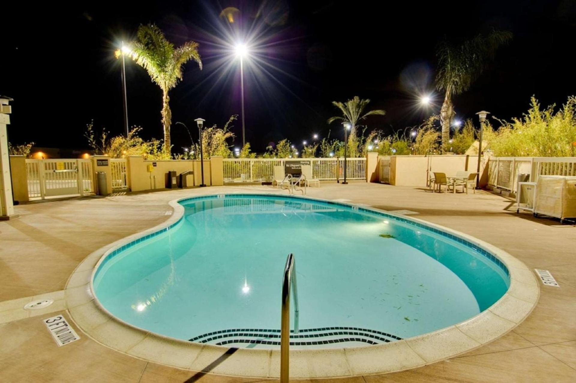 Hampton Inn & Suites Moreno Valley photo 2
