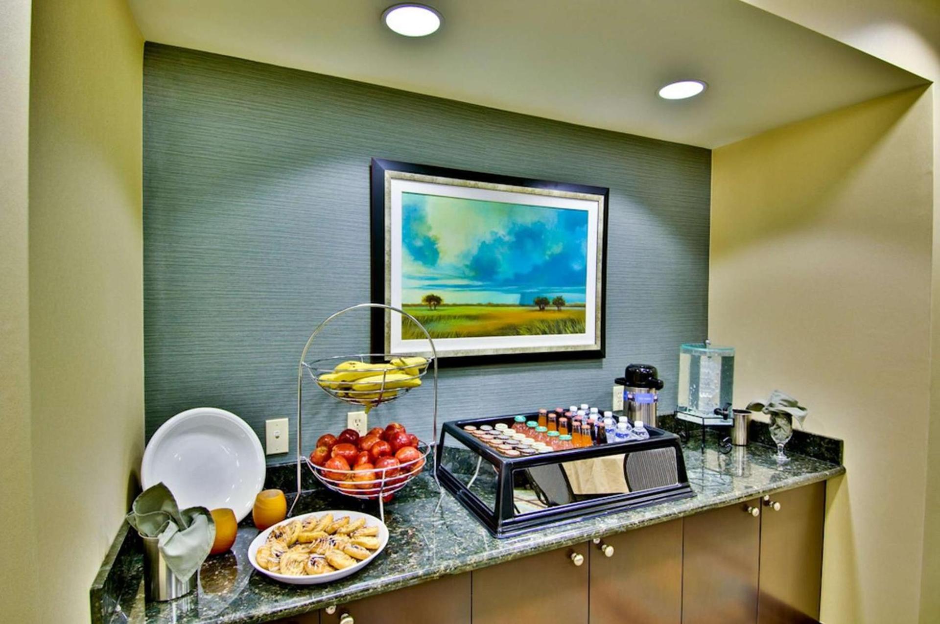 Hampton Inn & Suites Moreno Valley photo 4