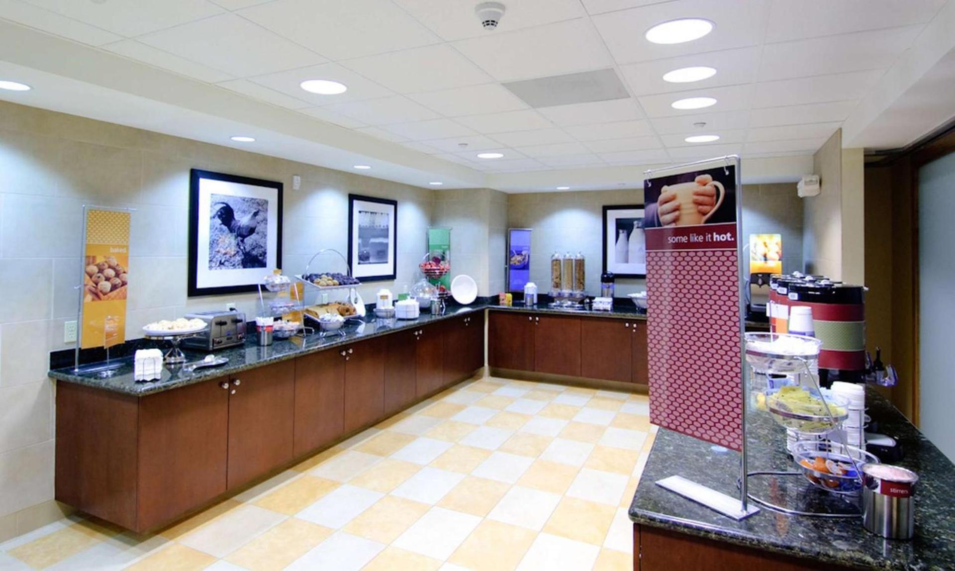 Hampton Inn & Suites Moreno Valley photo 7