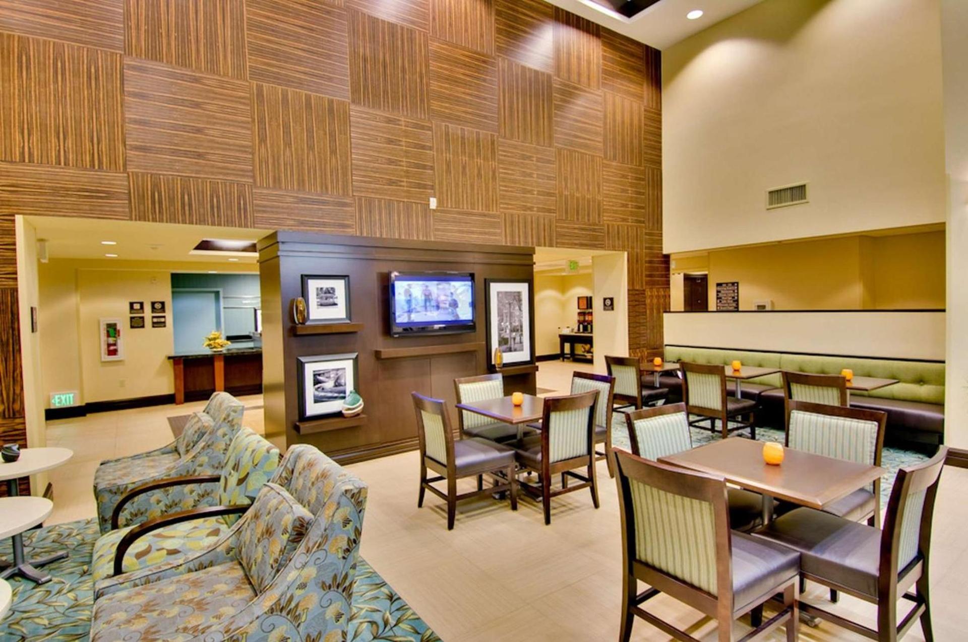 Hampton Inn & Suites Moreno Valley photo 5