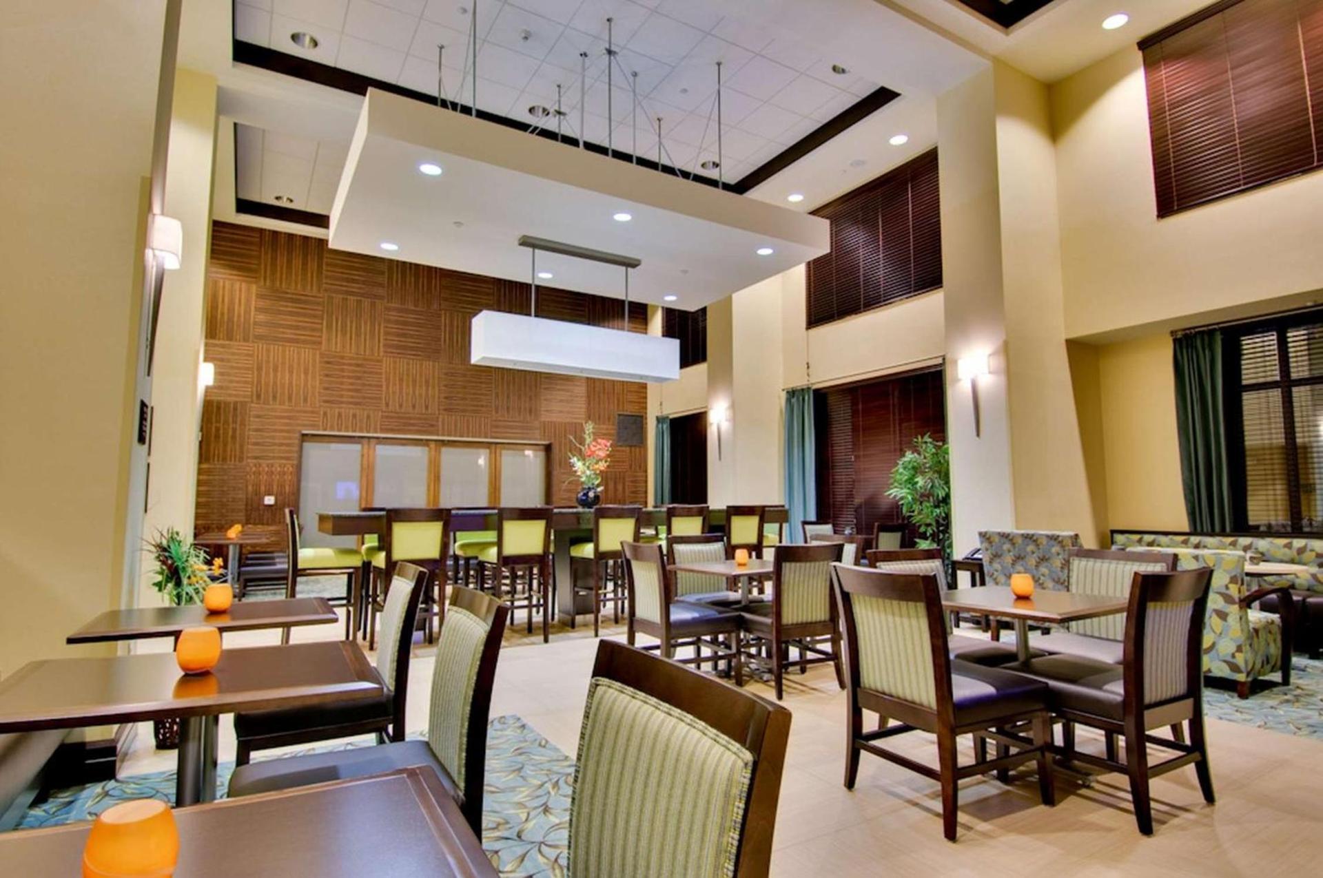 Hampton Inn & Suites Moreno Valley photo 9