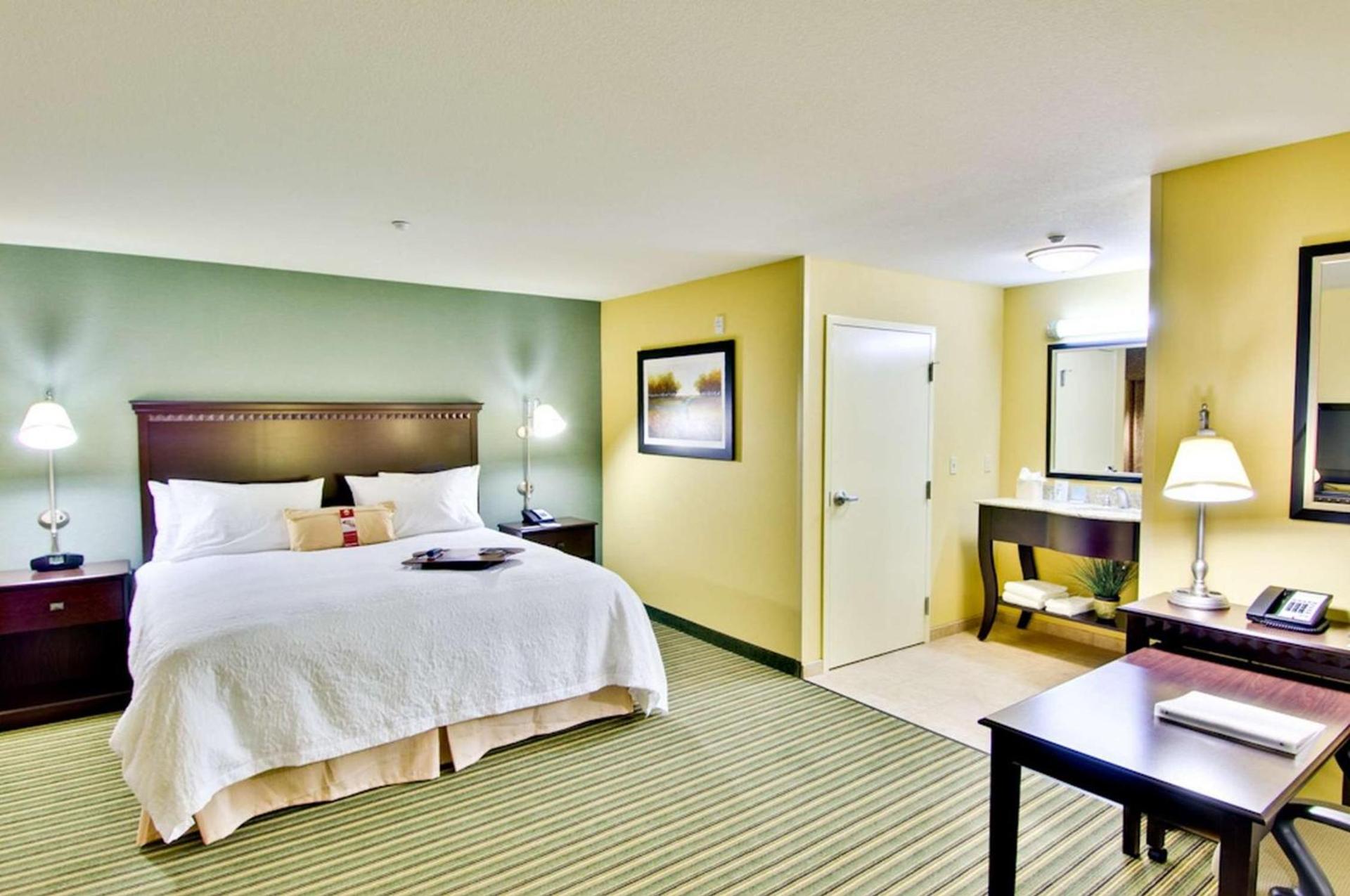 Hampton Inn & Suites Moreno Valley photo 18