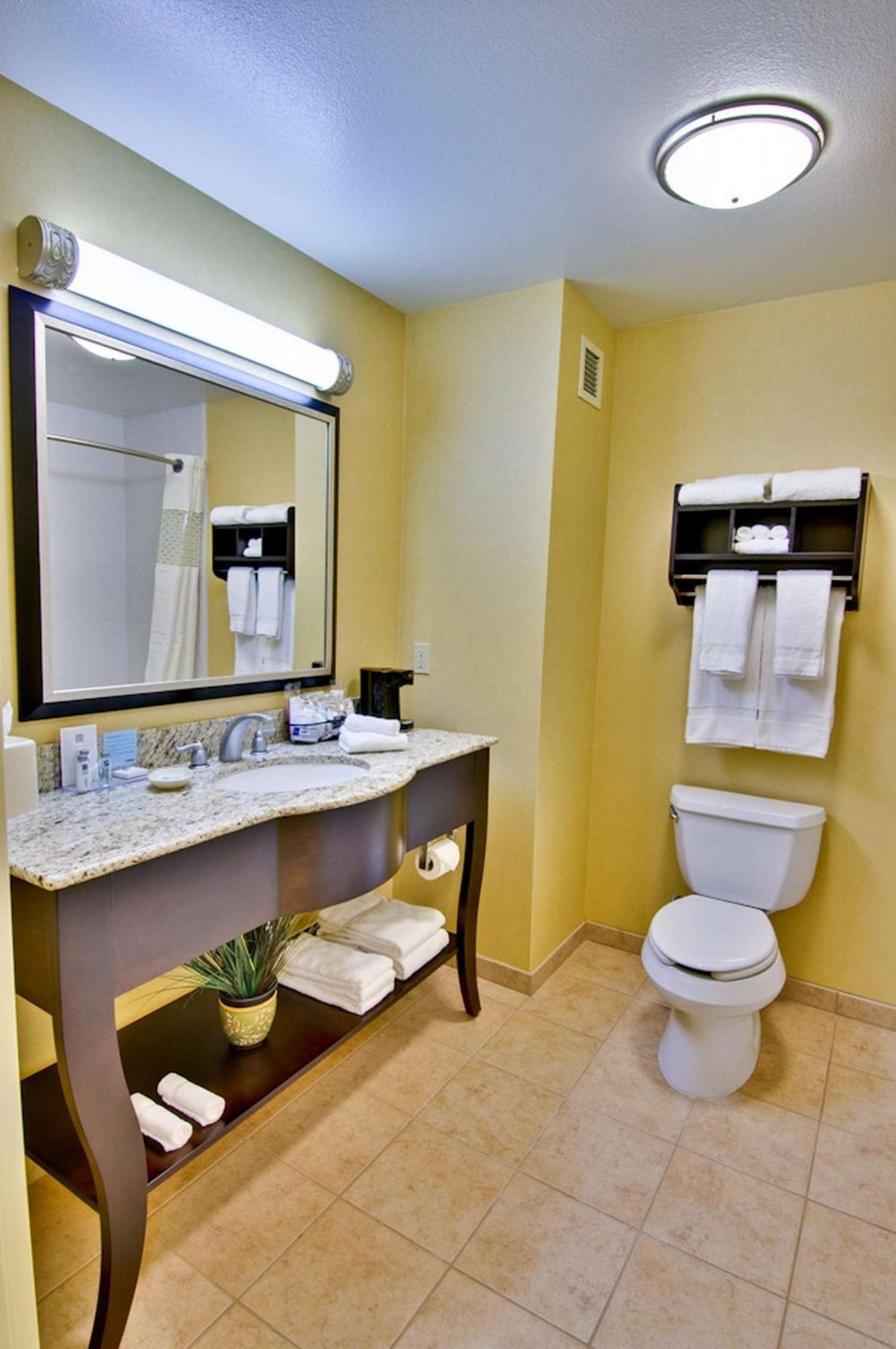 Hampton Inn & Suites Moreno Valley photo 20