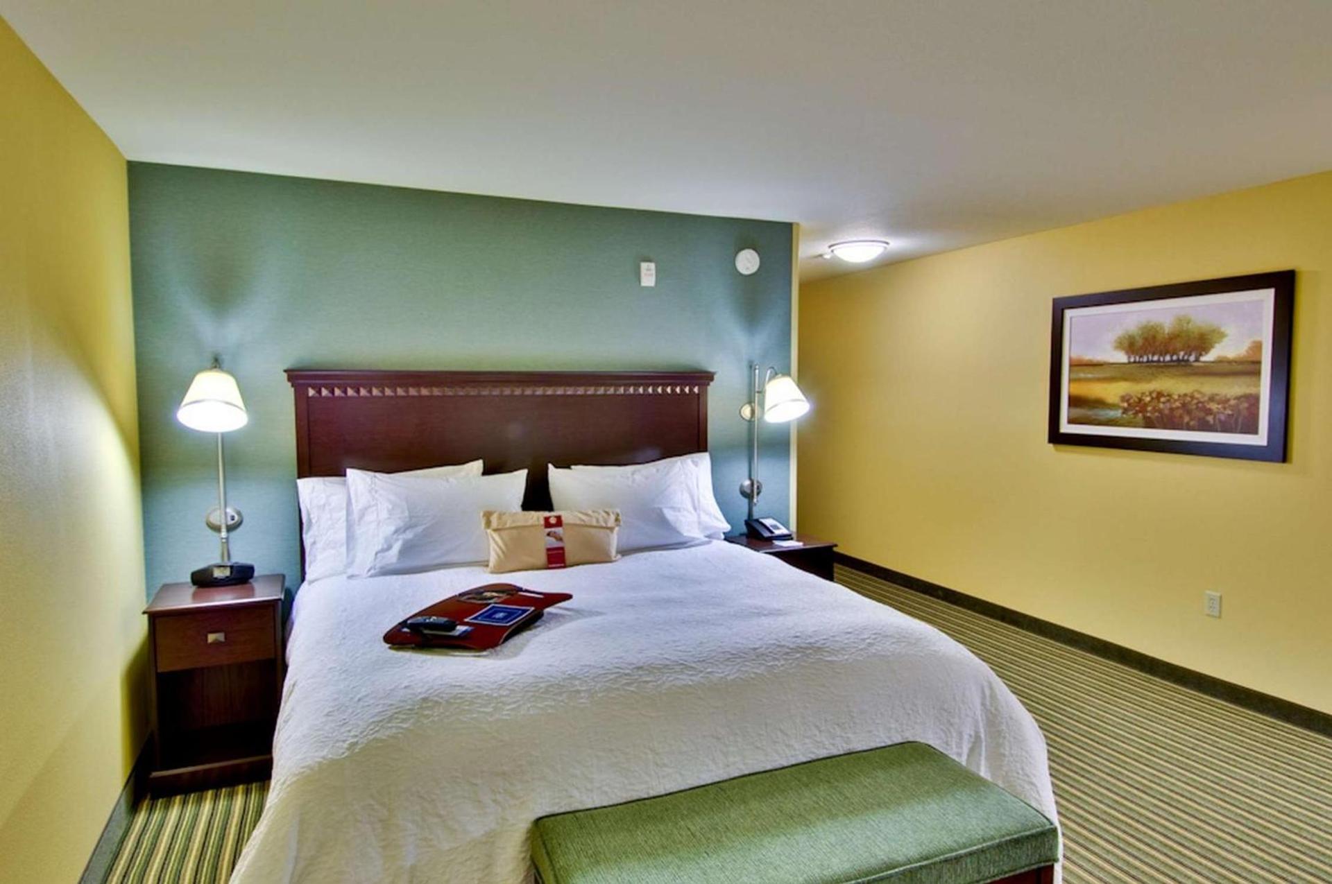 Hampton Inn & Suites Moreno Valley photo 23