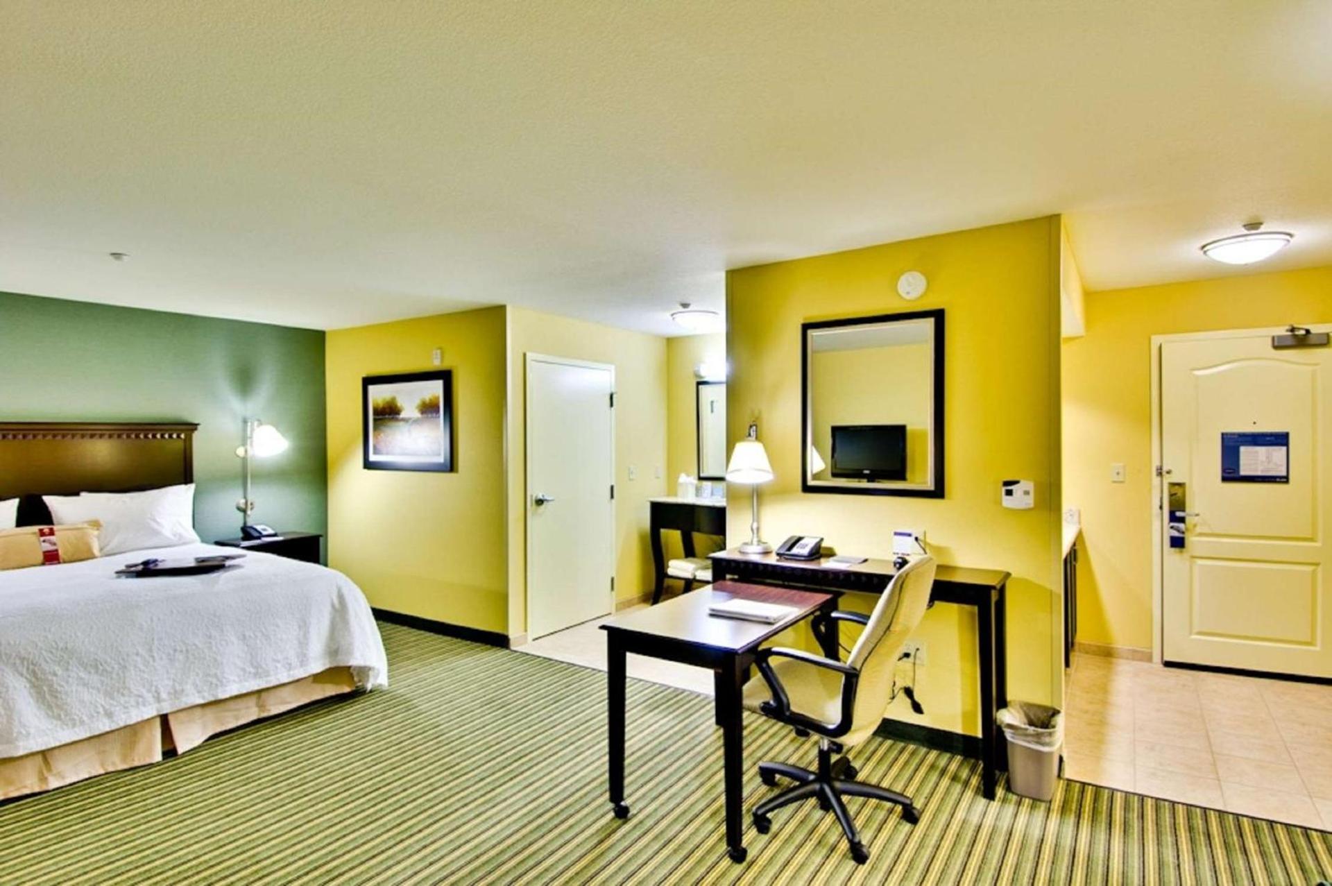 Hampton Inn & Suites Moreno Valley photo 24