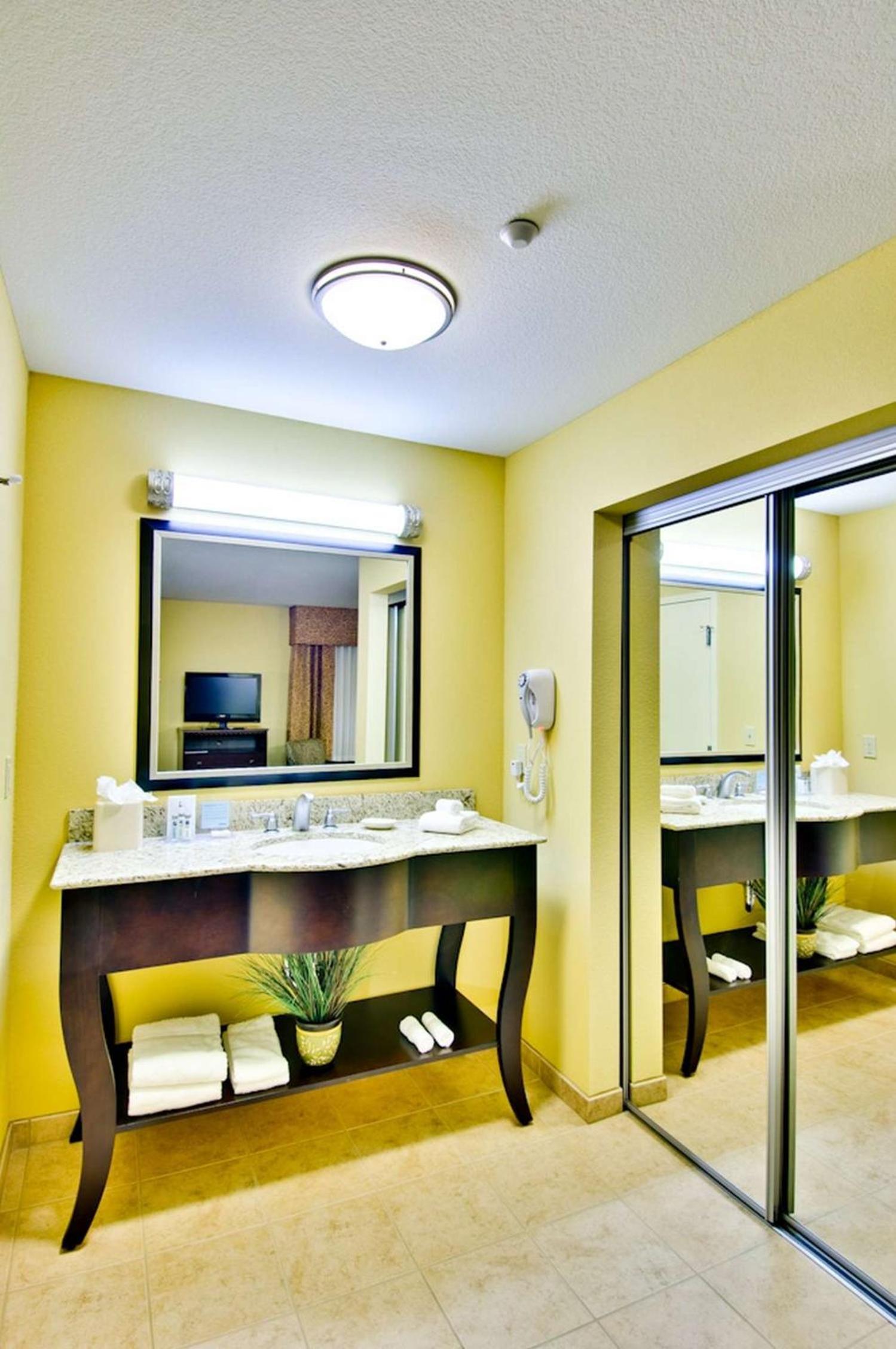 Hampton Inn & Suites Moreno Valley photo 25
